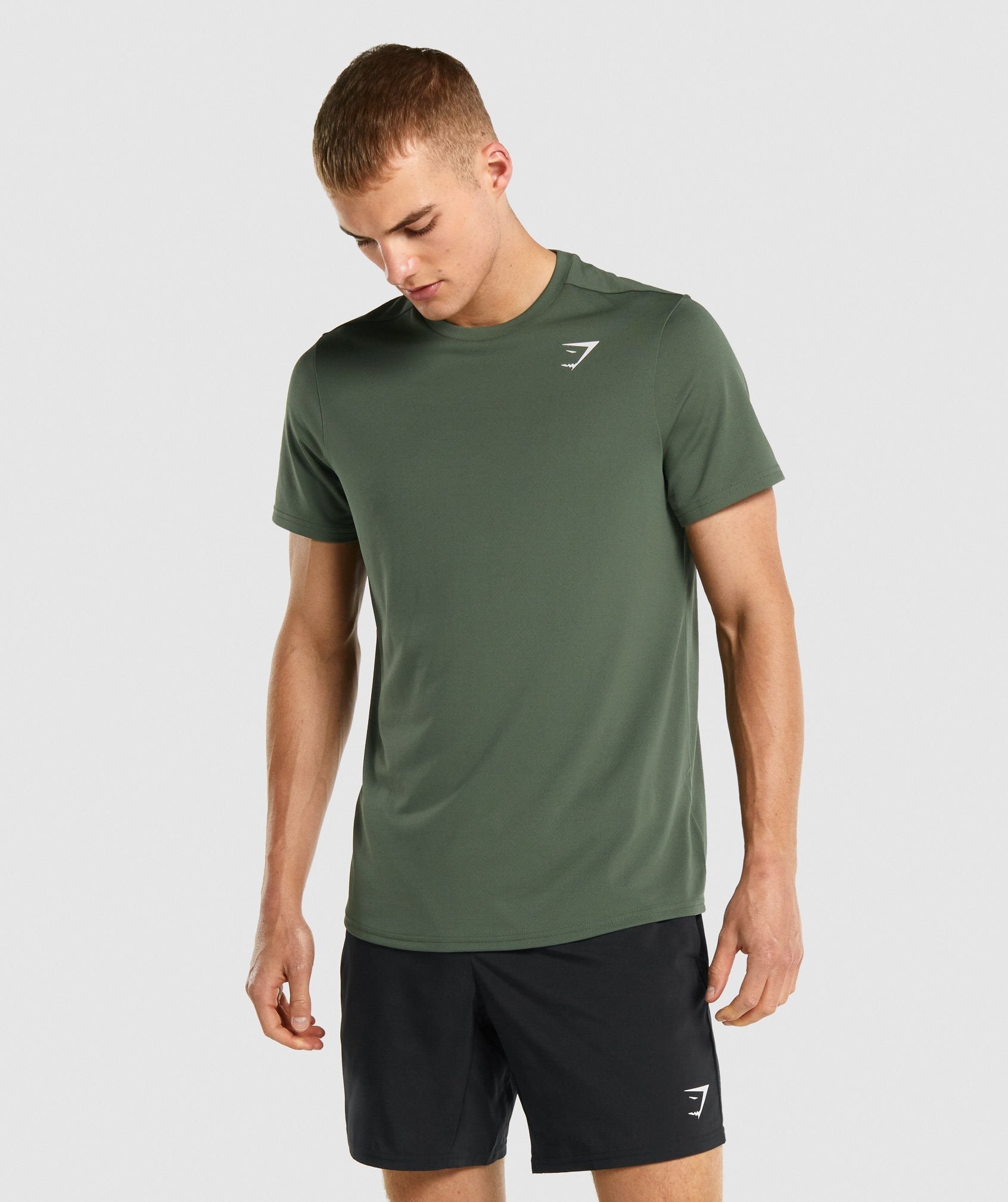 gymshark-arrival-regular-fit-t-shirt-green-logo-gs21