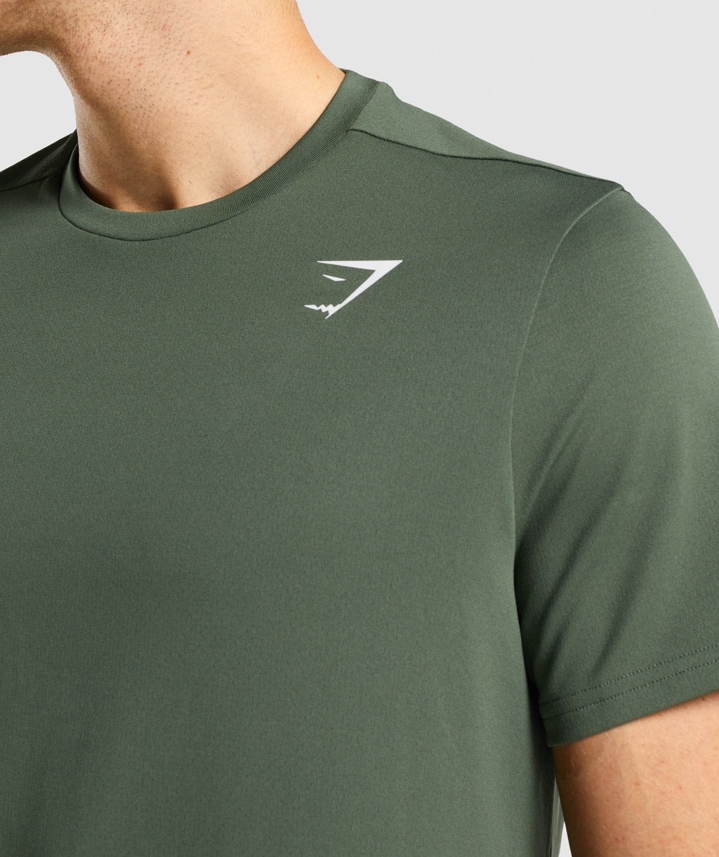 gymshark-arrival-regular-fit-t-shirt-green-logo-gs21