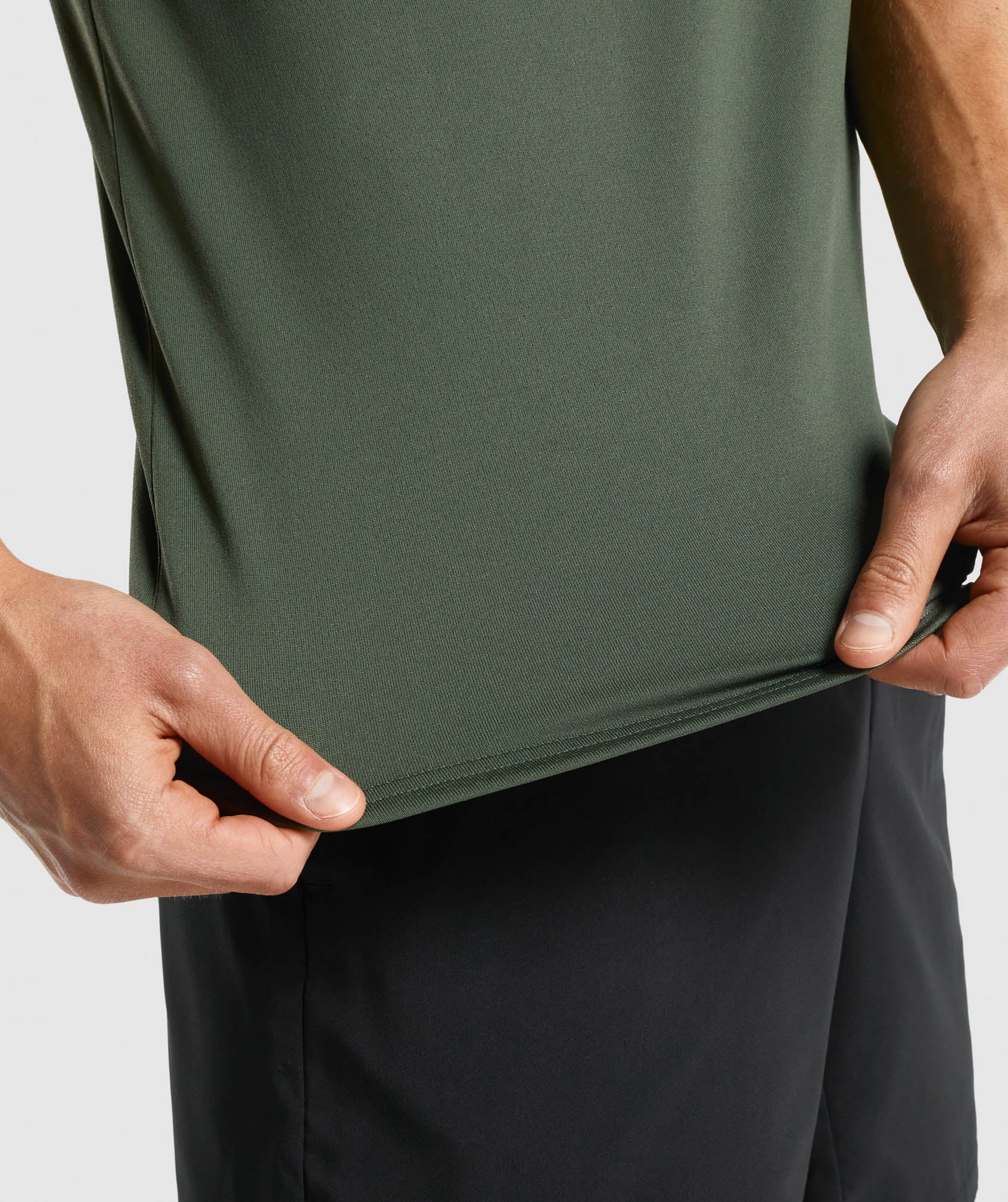 gymshark-arrival-regular-fit-t-shirt-green-logo-gs21