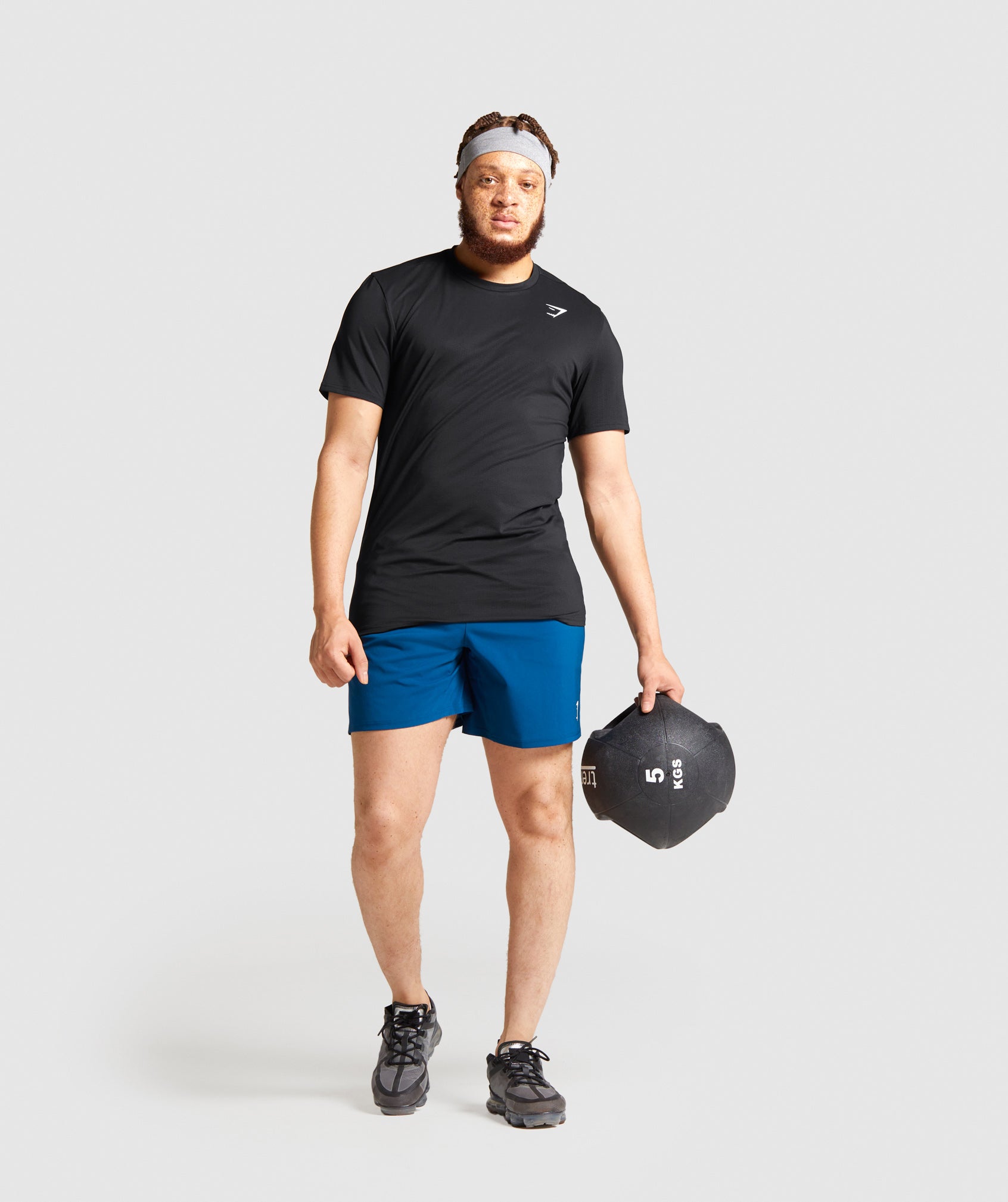 gymshark-arrival-t-shirt-black-white-logo