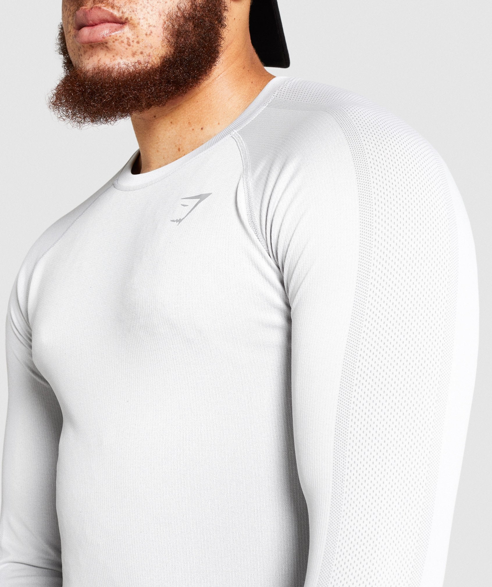 gymshark-aspect-lightweight-seamless-long-sleeve-t-shirt-light-grey