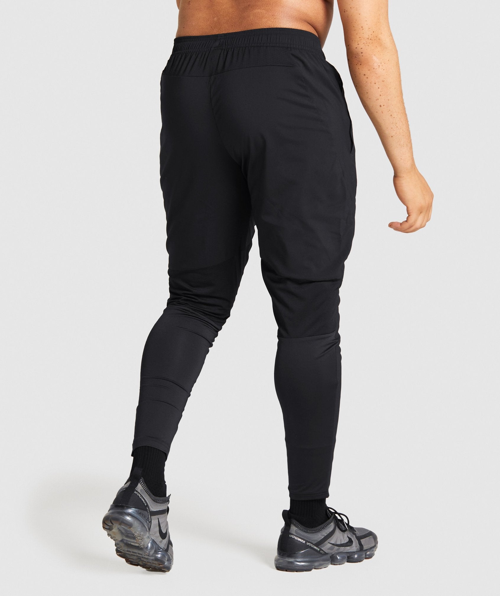 gymshark-aspect-joggers-black-logo-grey