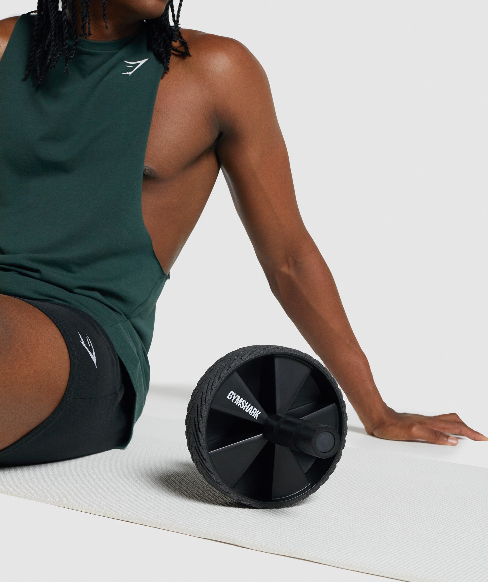 gymshark-ab-roller-black-aw21