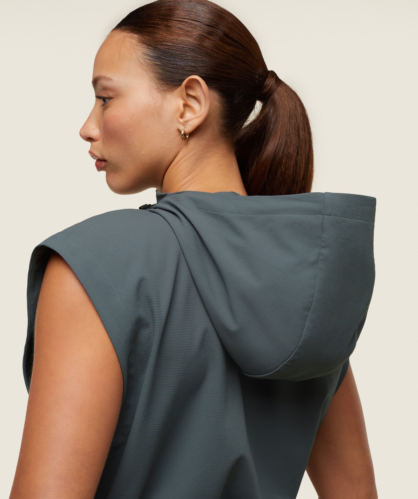 gymshark-everywear-lightweight-sleeveless-jacket-slate-teal-ss24