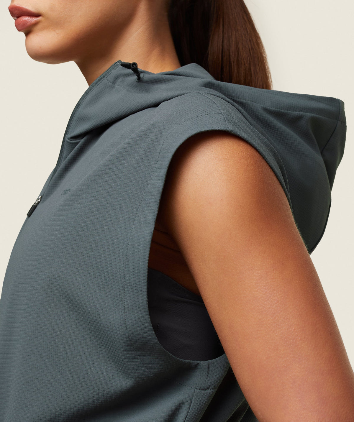 gymshark-everywear-lightweight-sleeveless-jacket-slate-teal-ss24