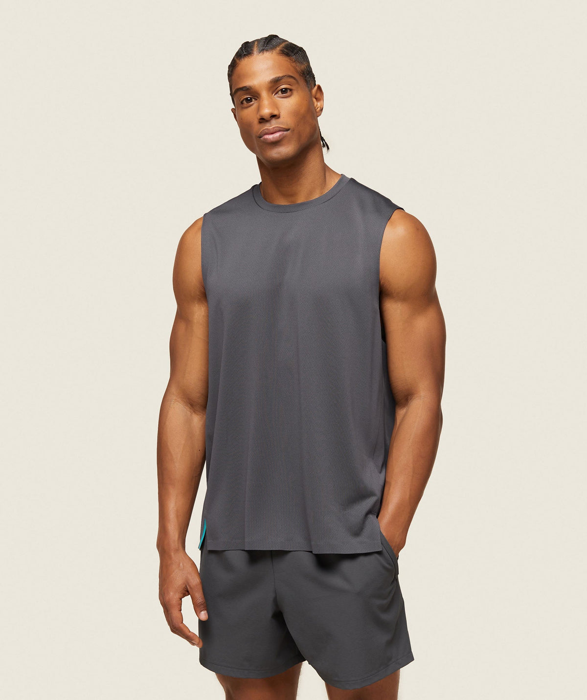 gymshark-everywear-tech-sleeveless-tee-onyx-grey-ss24