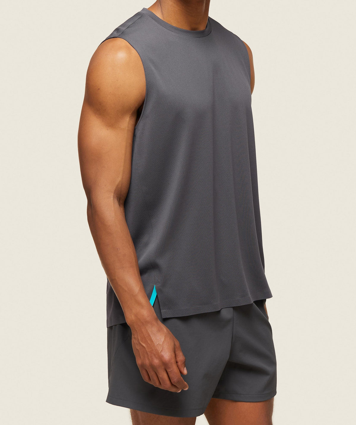 gymshark-everywear-tech-sleeveless-tee-onyx-grey-ss24