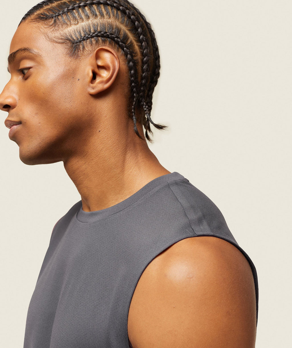 gymshark-everywear-tech-sleeveless-tee-onyx-grey-ss24