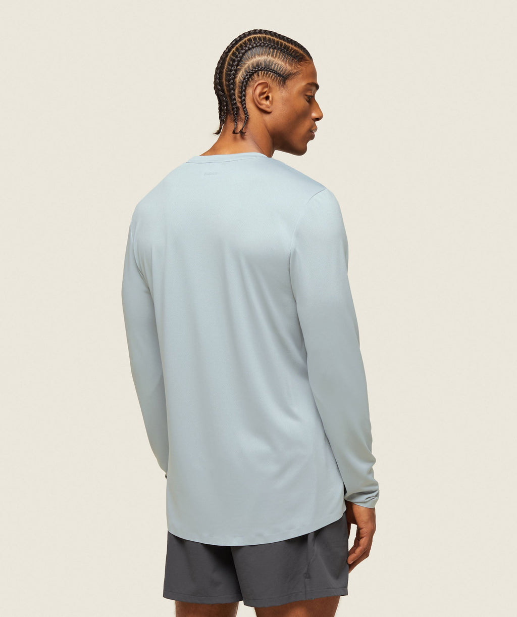 gymshark-everywear-tech-long-sleeve-tee-ice-grey-s224