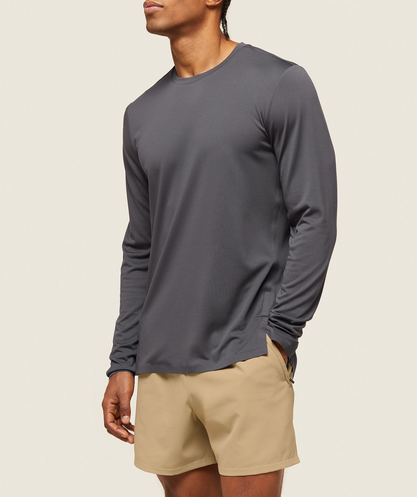 gymshark-everywear-tech-long-sleeve-tee-onyx-grey-ss24