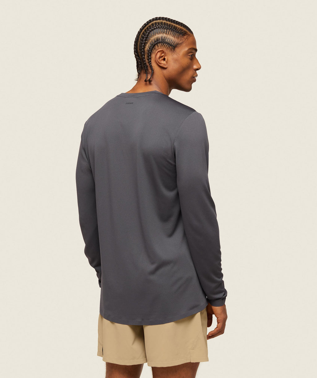 gymshark-everywear-tech-long-sleeve-tee-onyx-grey-ss24