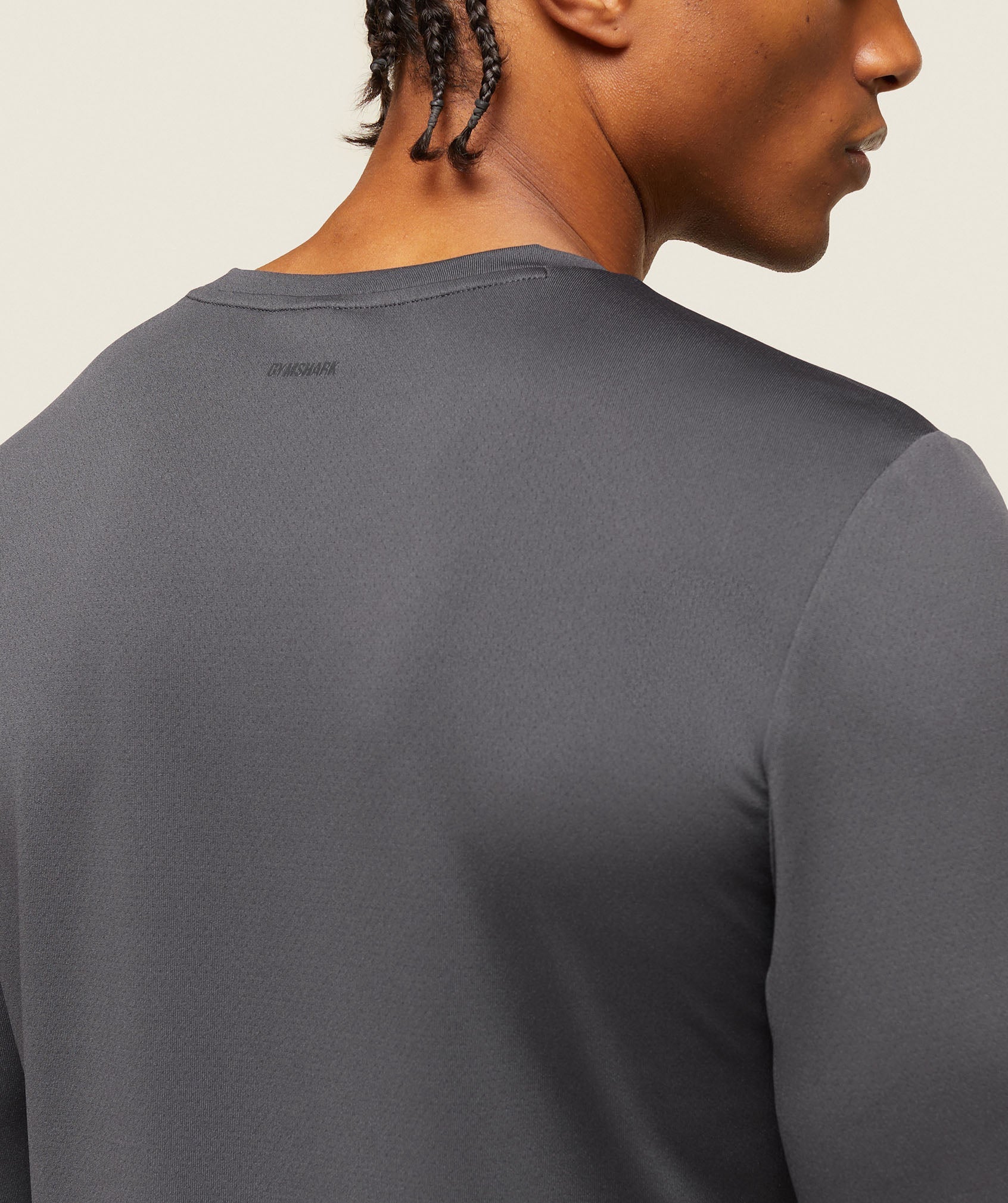 gymshark-everywear-tech-long-sleeve-tee-onyx-grey-ss24