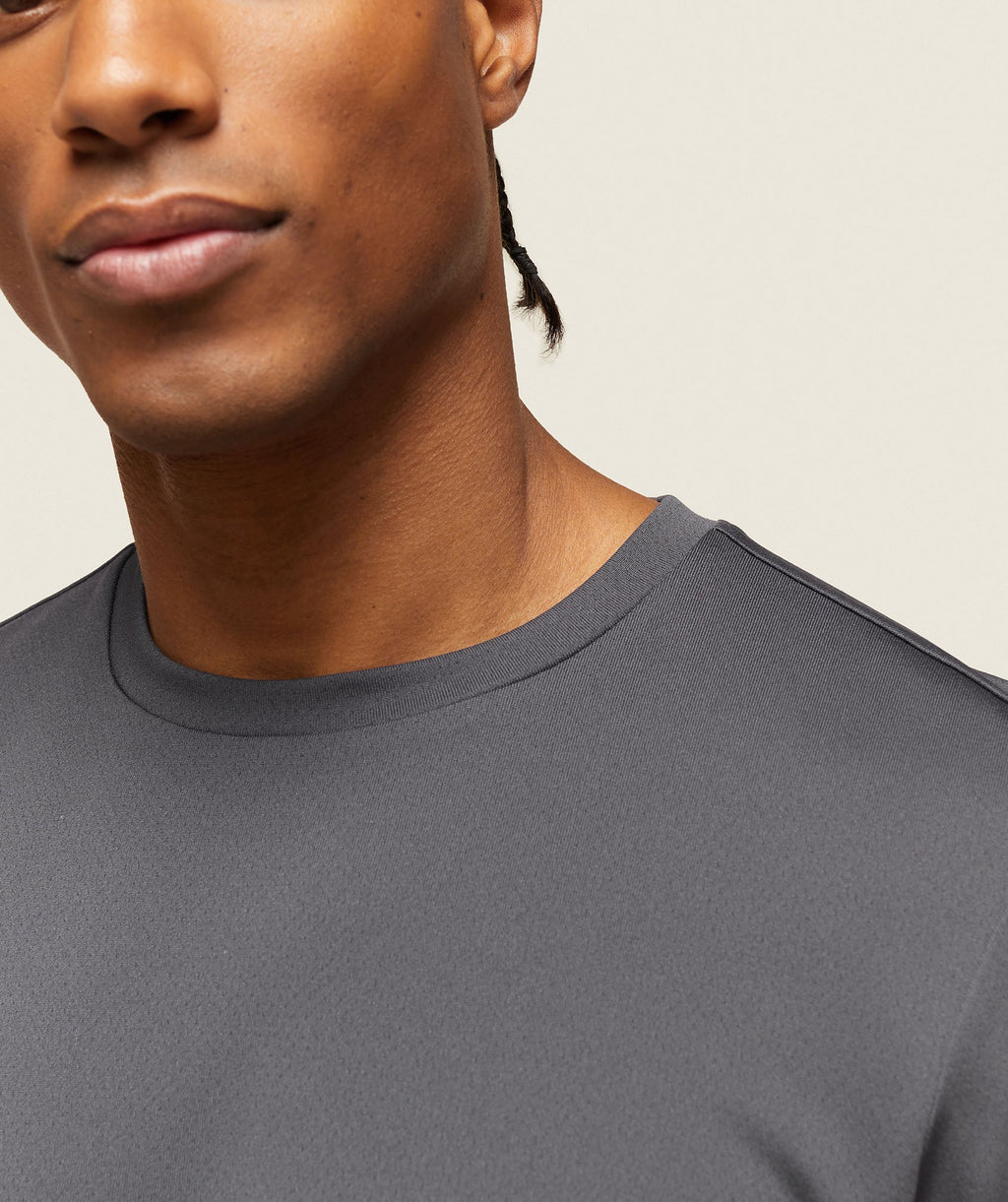 gymshark-everywear-tech-tee-onyx-grey-ss24