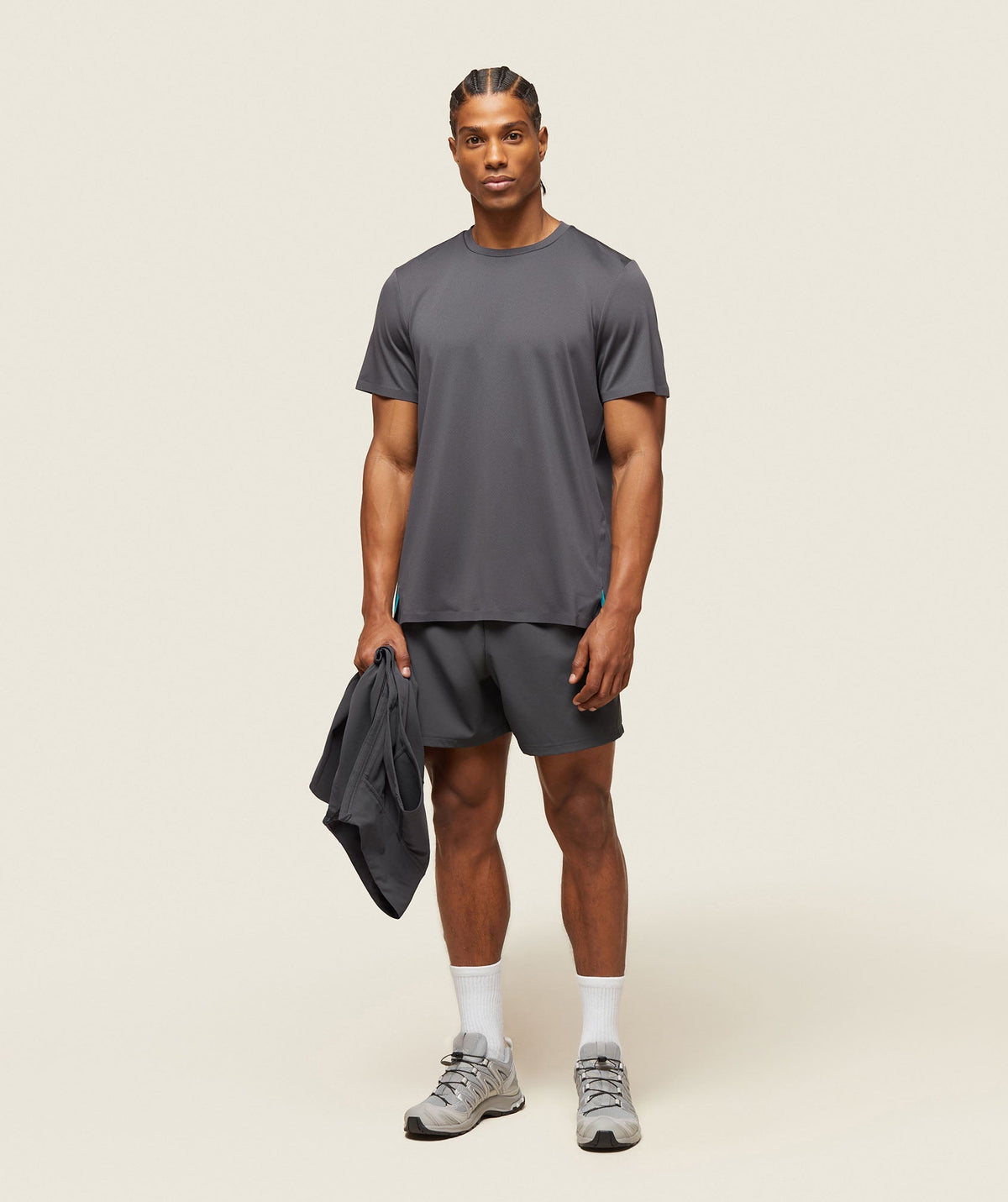 gymshark-everywear-tech-tee-onyx-grey-ss24