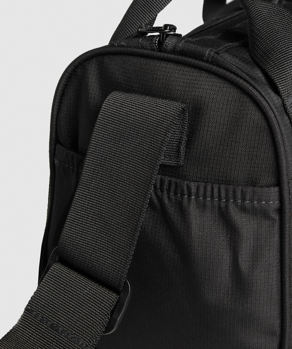 gymshark-active-holdall-mini-black-aw24