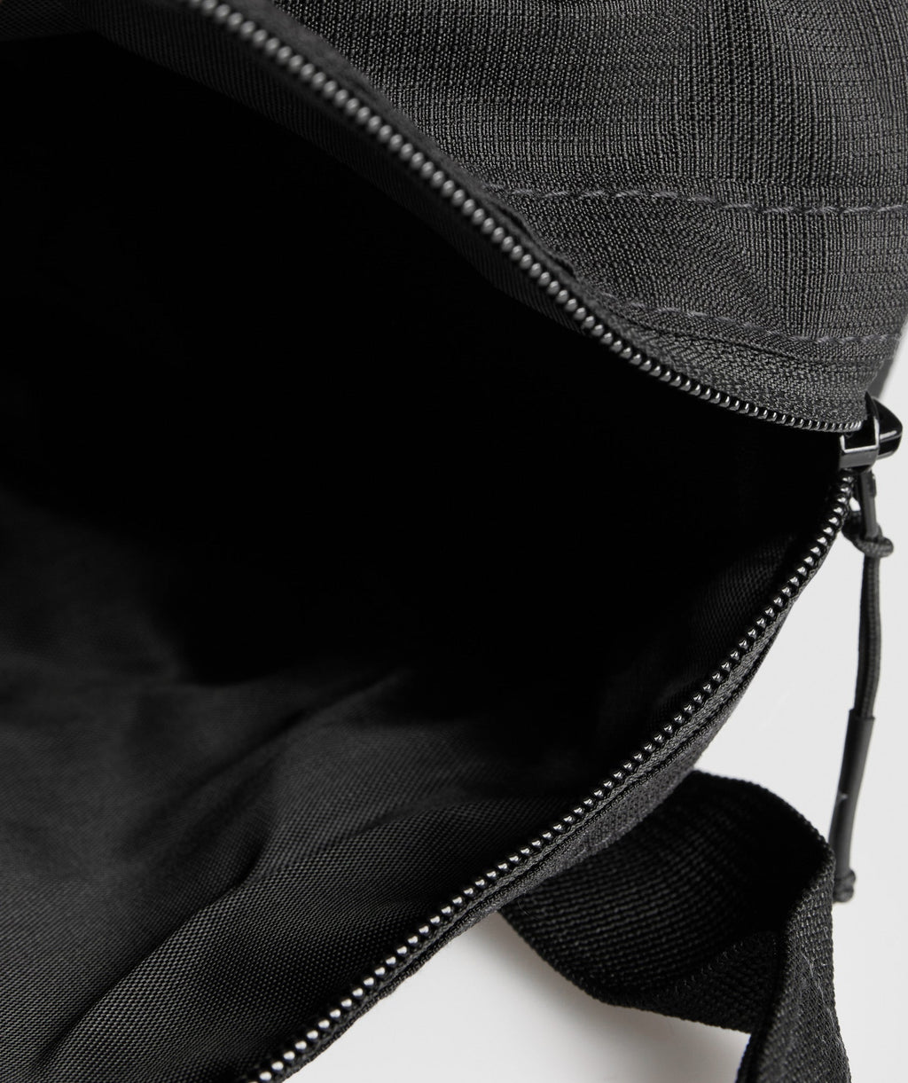 gymshark-active-holdall-mini-black-aw24