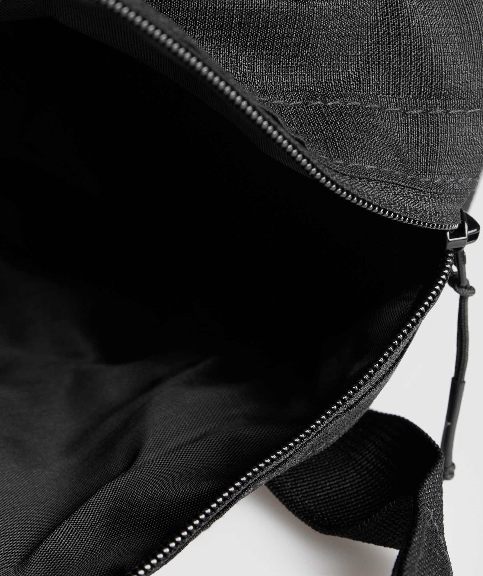 gymshark-active-holdall-mini-black-aw24