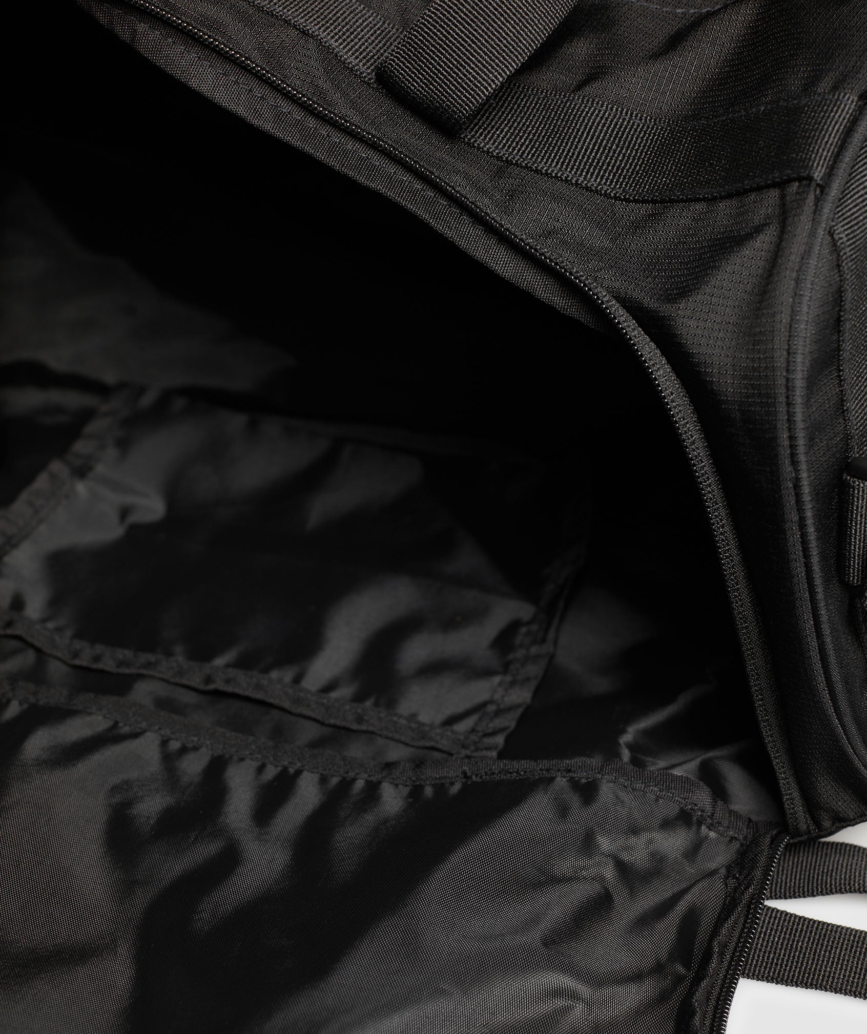 gymshark-active-holdall-small-black-aw24
