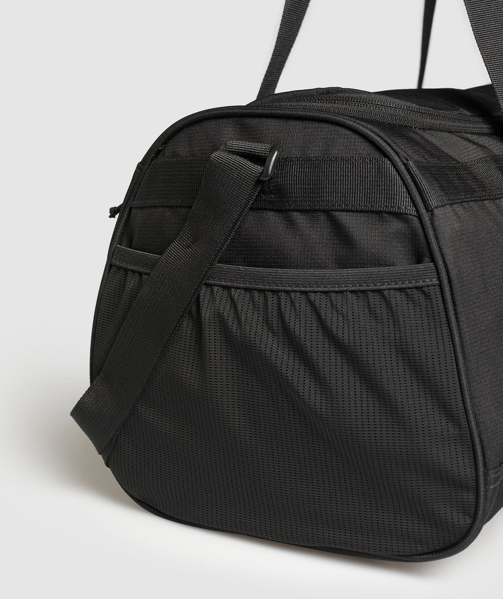gymshark-active-holdall-small-black-aw24
