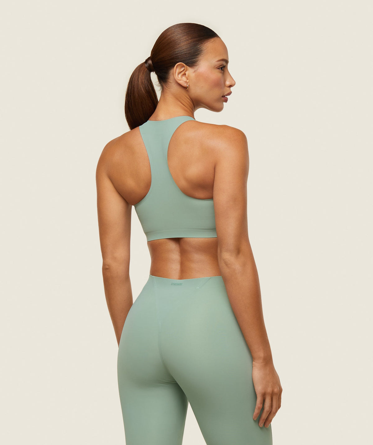 gymshark-everywear-active-sports-bra-dollar-green-ss24