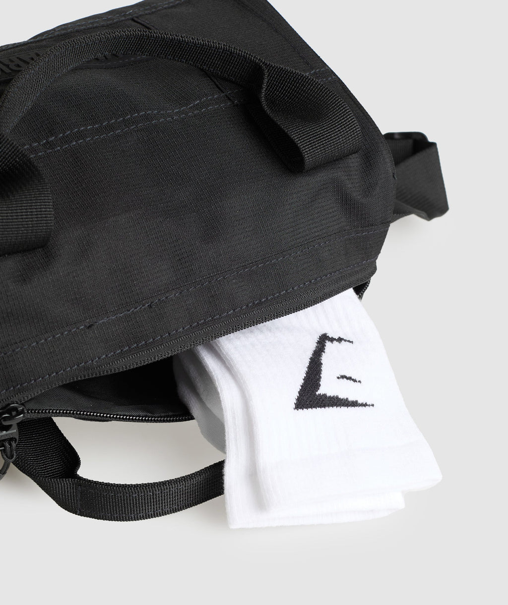 gymshark-active-holdall-mini-black-aw24