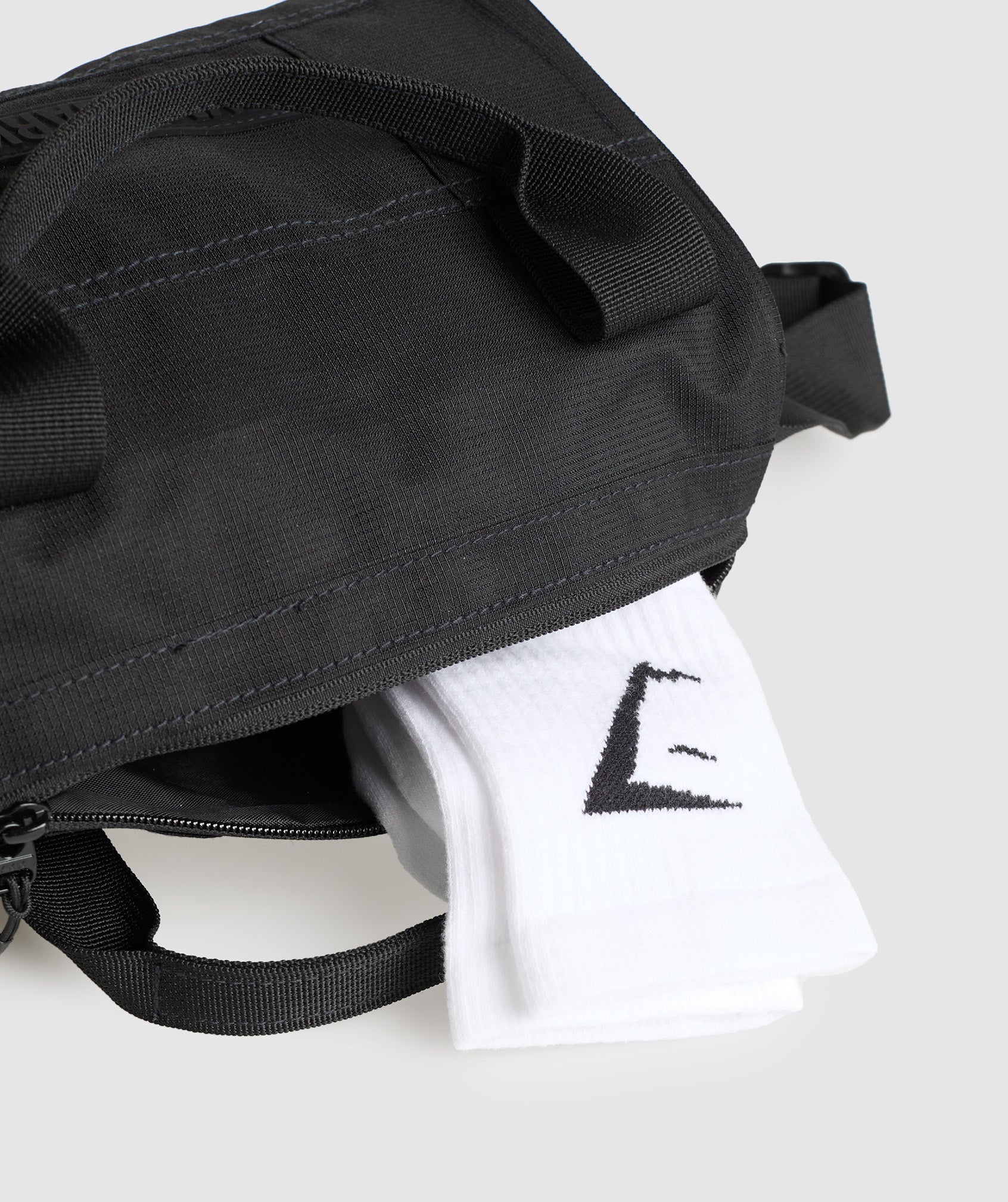 gymshark-active-holdall-mini-black-aw24