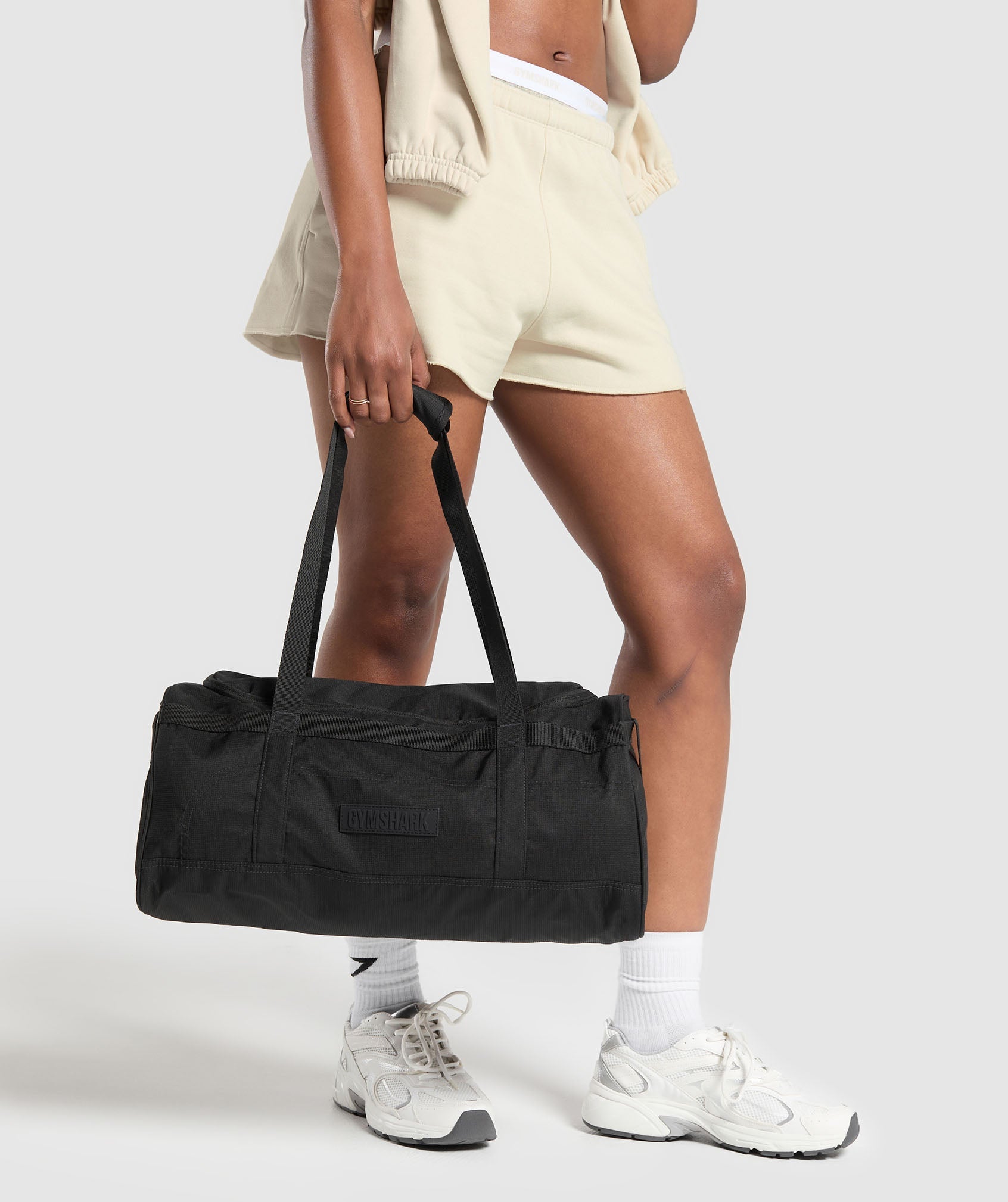 gymshark-active-holdall-small-black-aw24