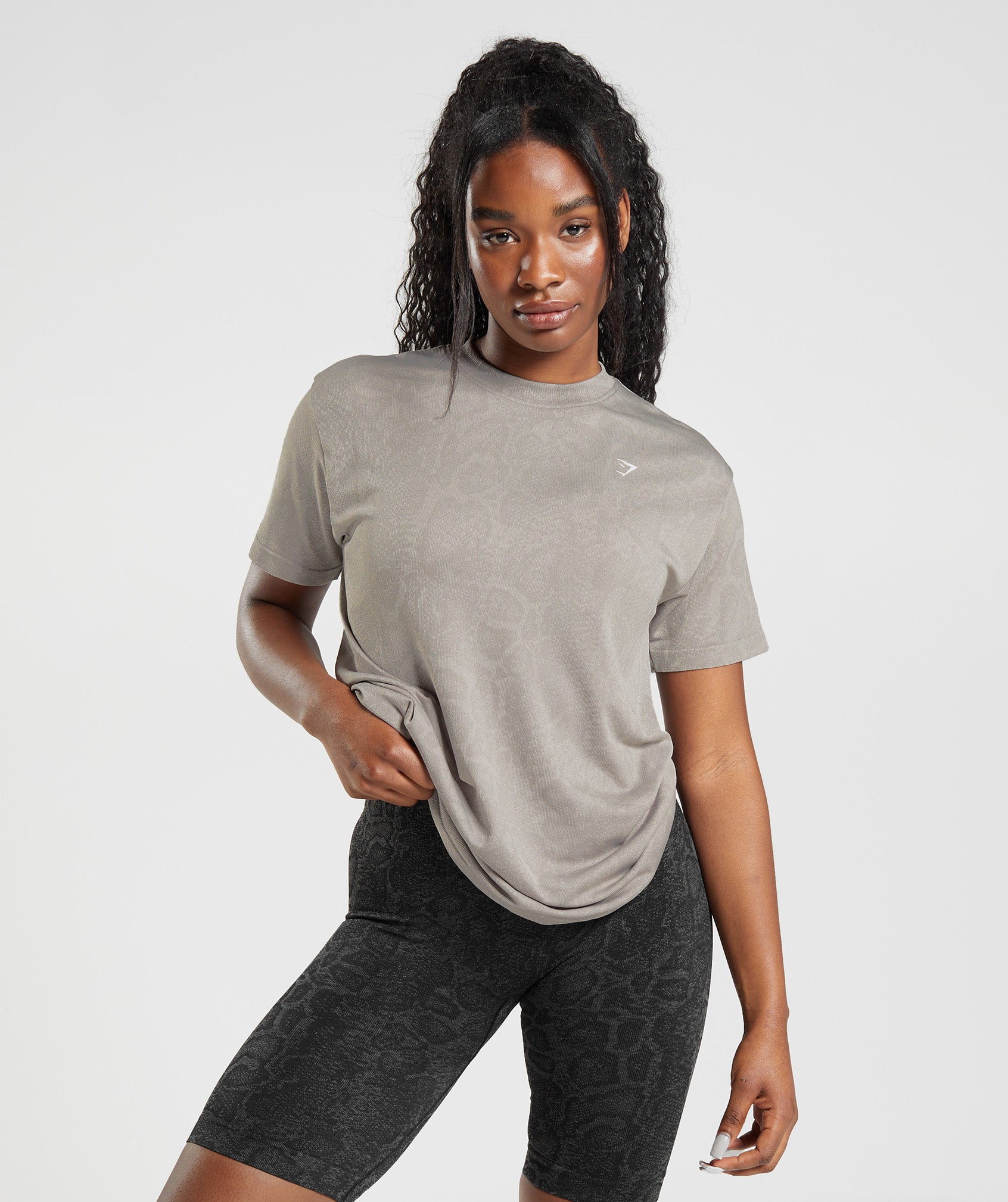 gymshark-adapt-animal-seamless-t-shirt-mushroom-brown-urban-grey-ss23