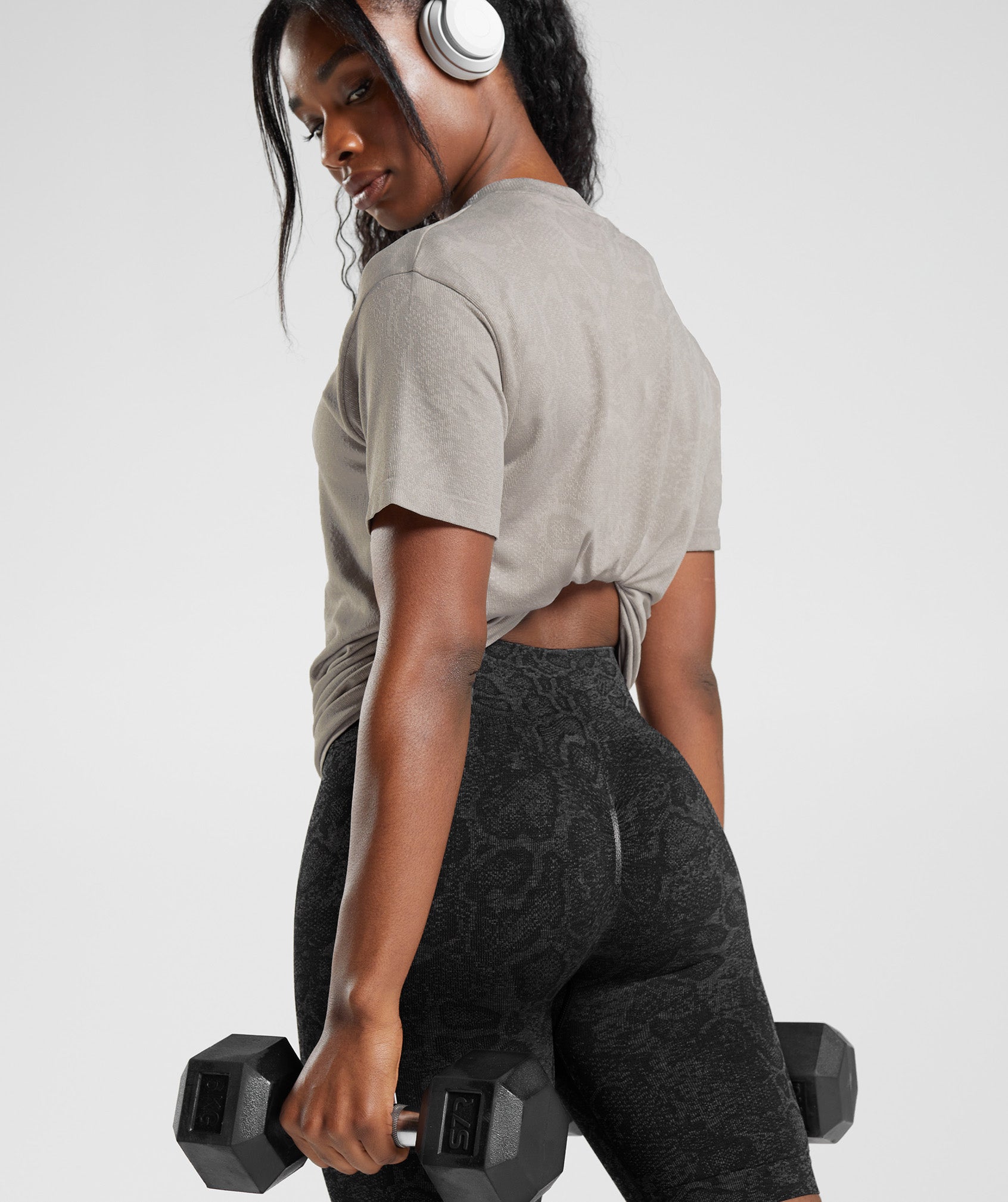 gymshark-adapt-animal-seamless-t-shirt-mushroom-brown-urban-grey-ss23