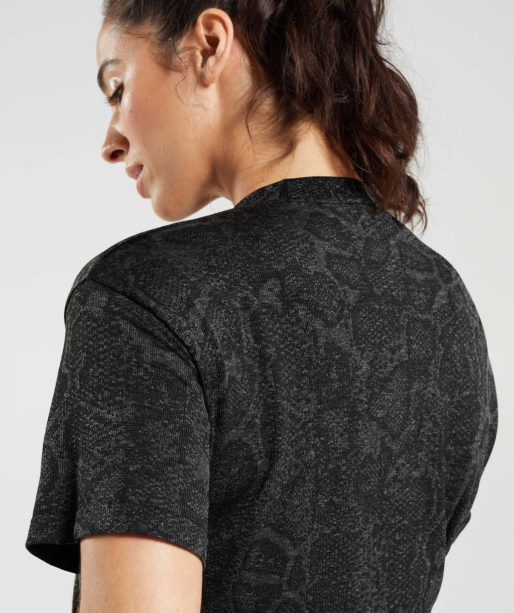 gymshark-adapt-animal-seamless-t-shirt-urban-grey-black-ss23