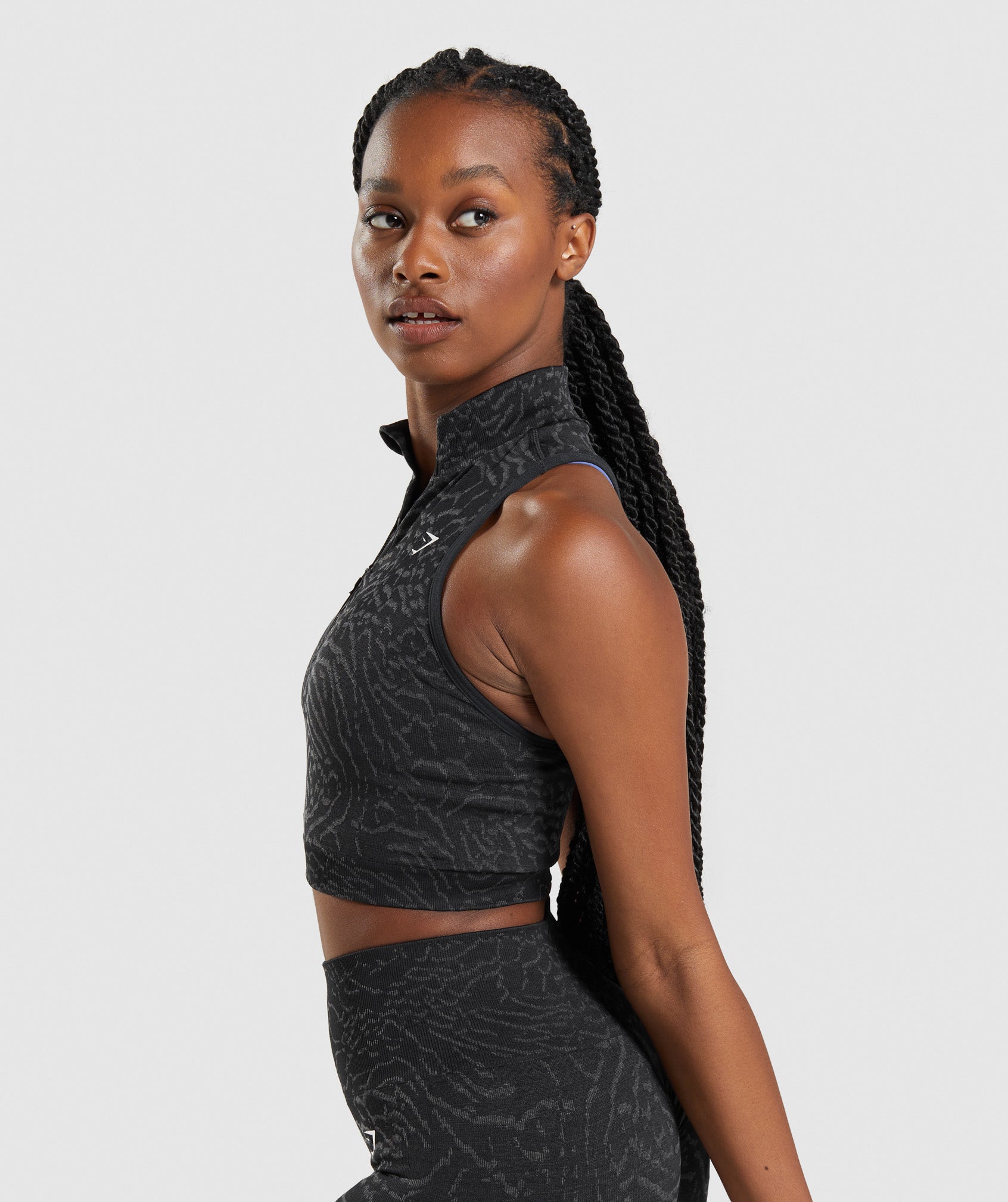 gymshark-adapt-animal-seamless-crop-1-2-zip-black-ss22