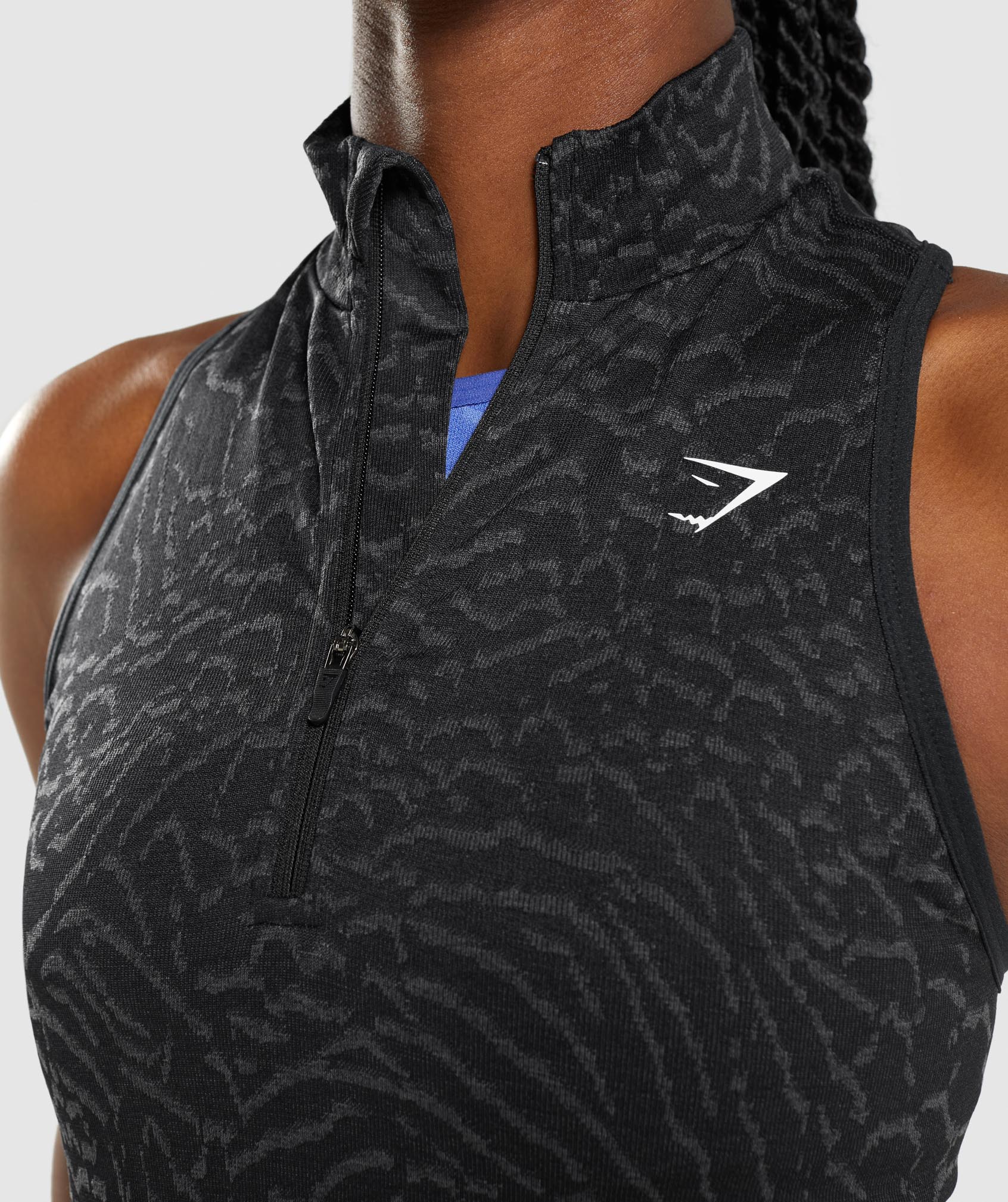 gymshark-adapt-animal-seamless-crop-1-2-zip-black-ss22