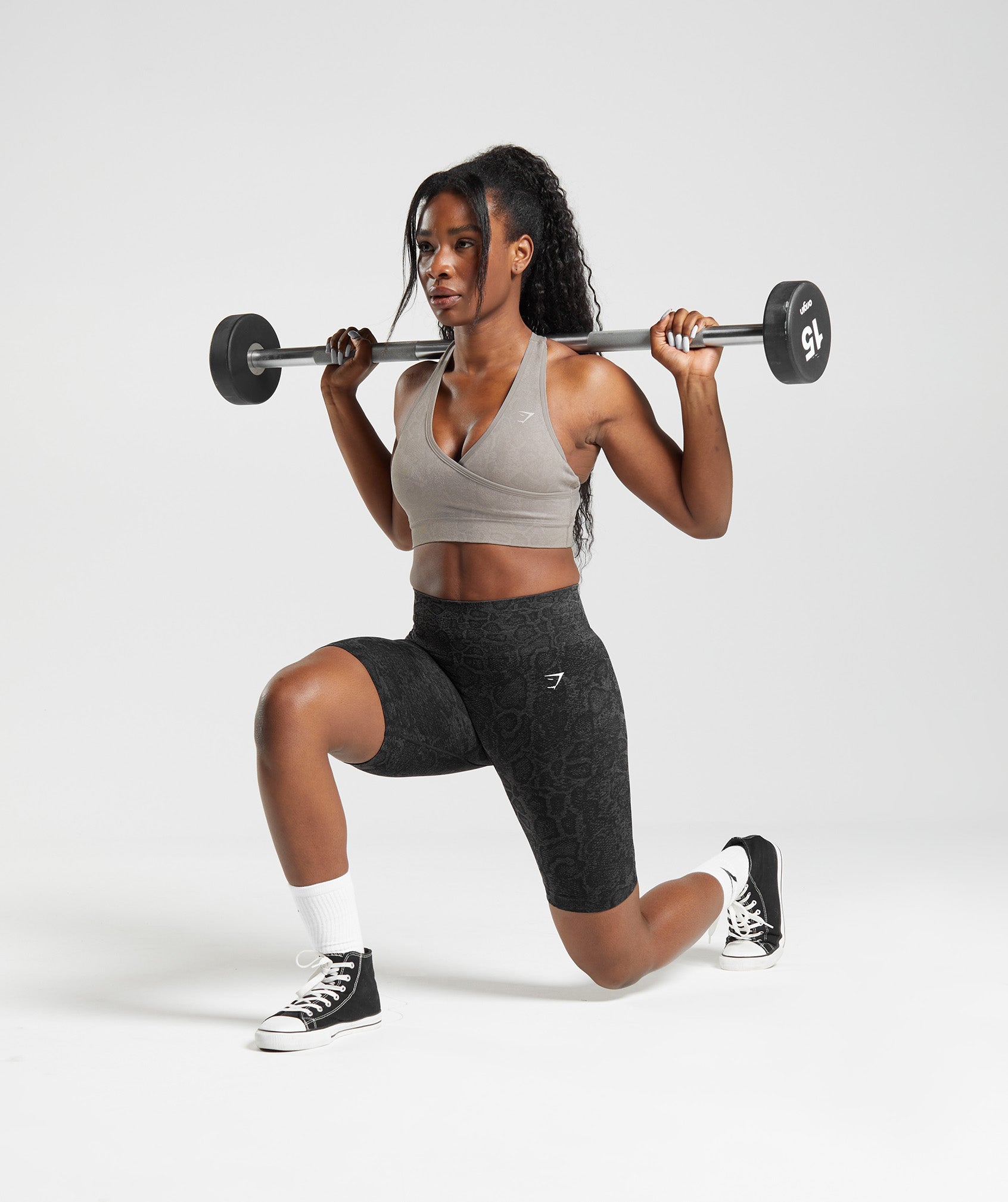 gymshark-adapt-animal-seamless-sports-bra-mushroom-brown-urban-grey-ss23
