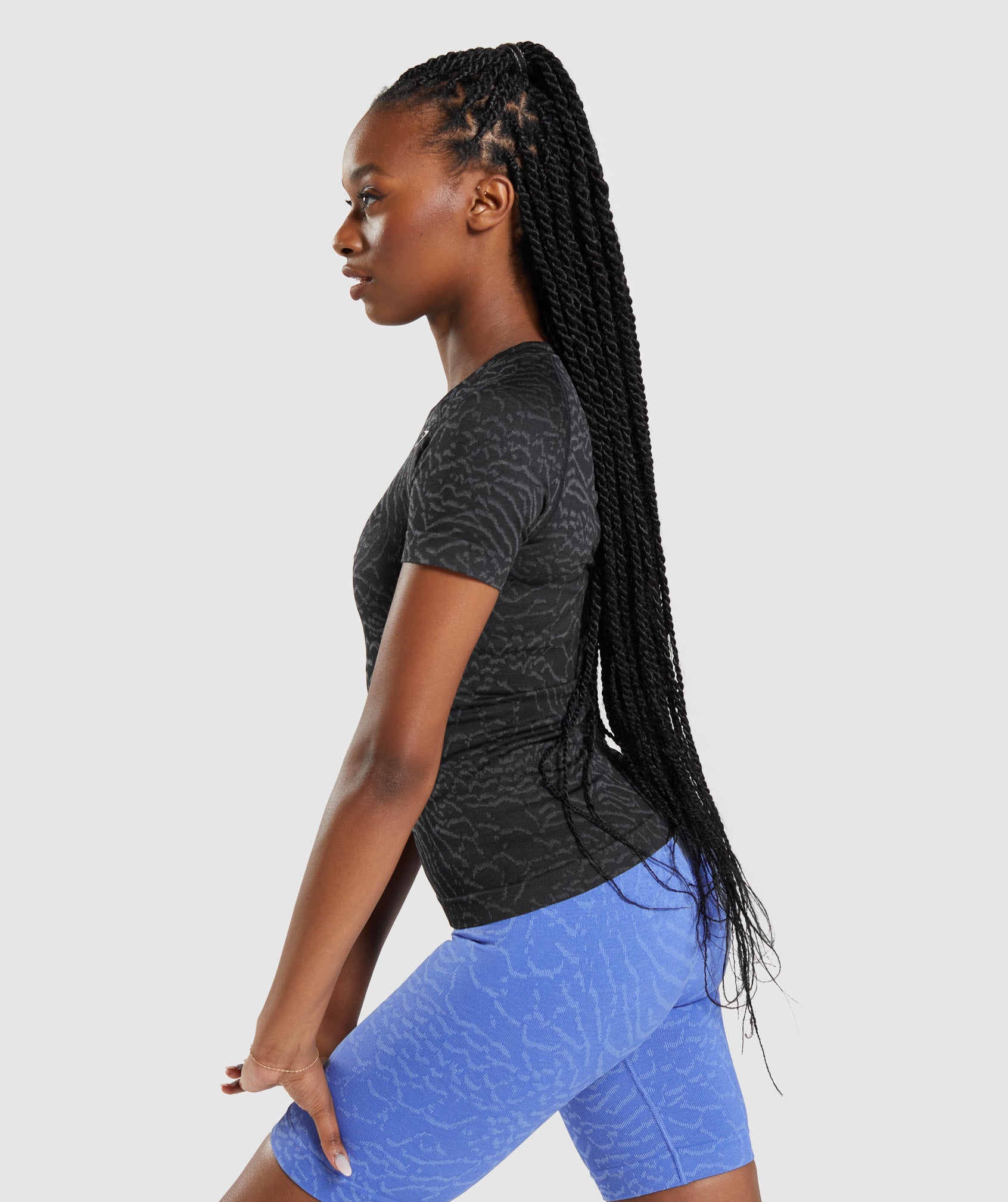 gymshark-adapt-animal-seamless-t-shirt-black-ss22