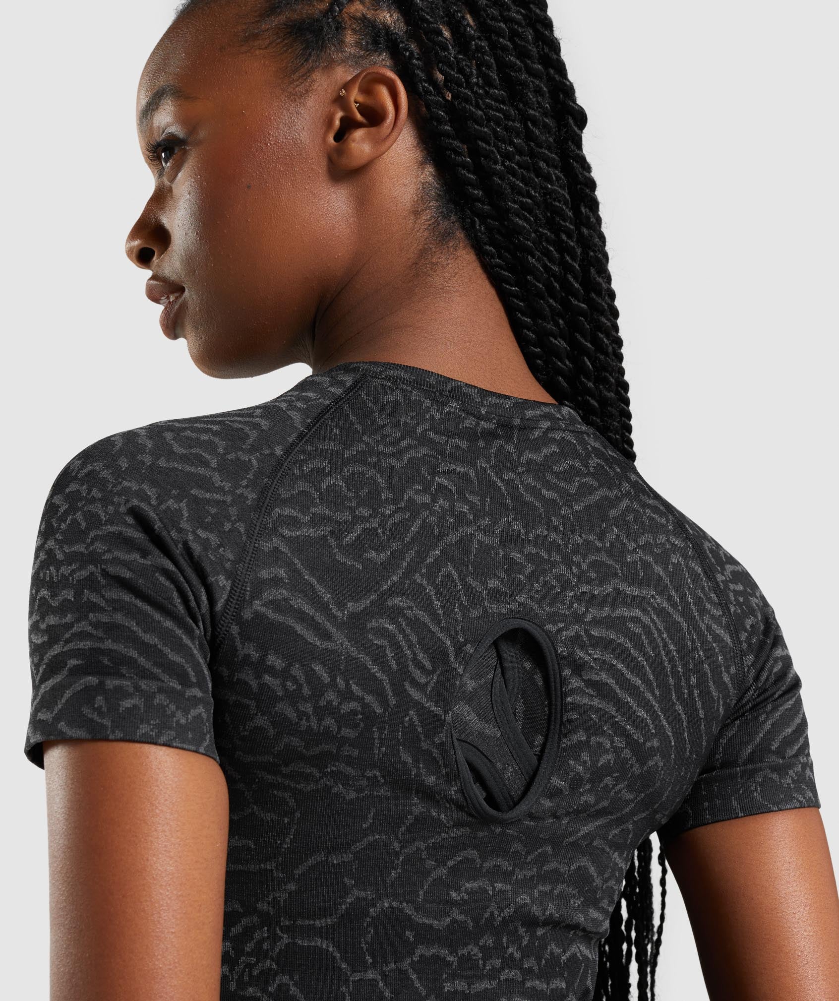 gymshark-adapt-animal-seamless-t-shirt-black-ss22