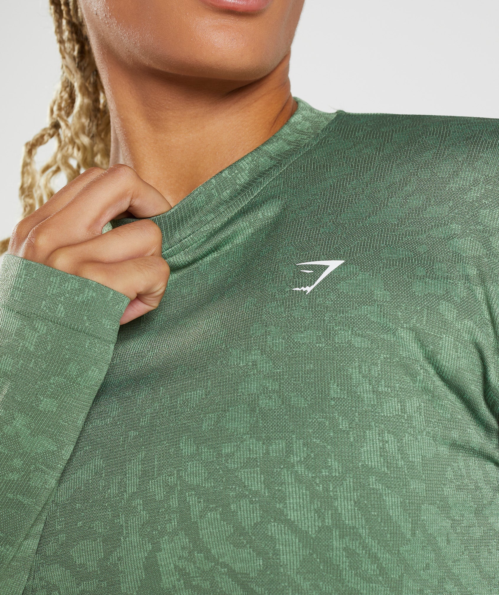 gymshark-adapt-animal-seamless-long-sleeve-top-wild-iguana-green-aw22