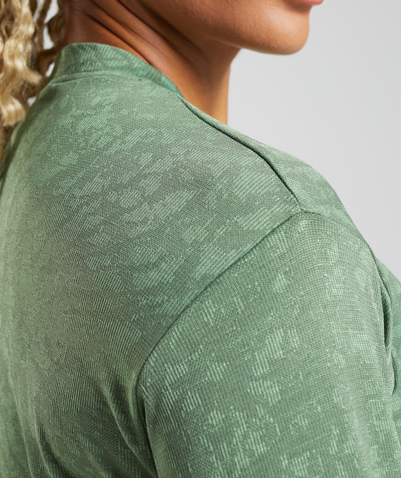 gymshark-adapt-animal-seamless-long-sleeve-top-wild-iguana-green-aw22