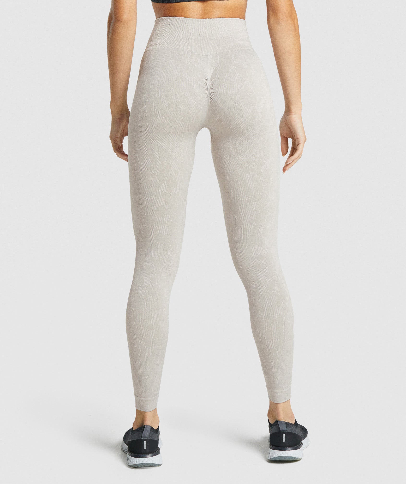 gymshark-adapt-animal-seamless-leggings-butterfly-grey