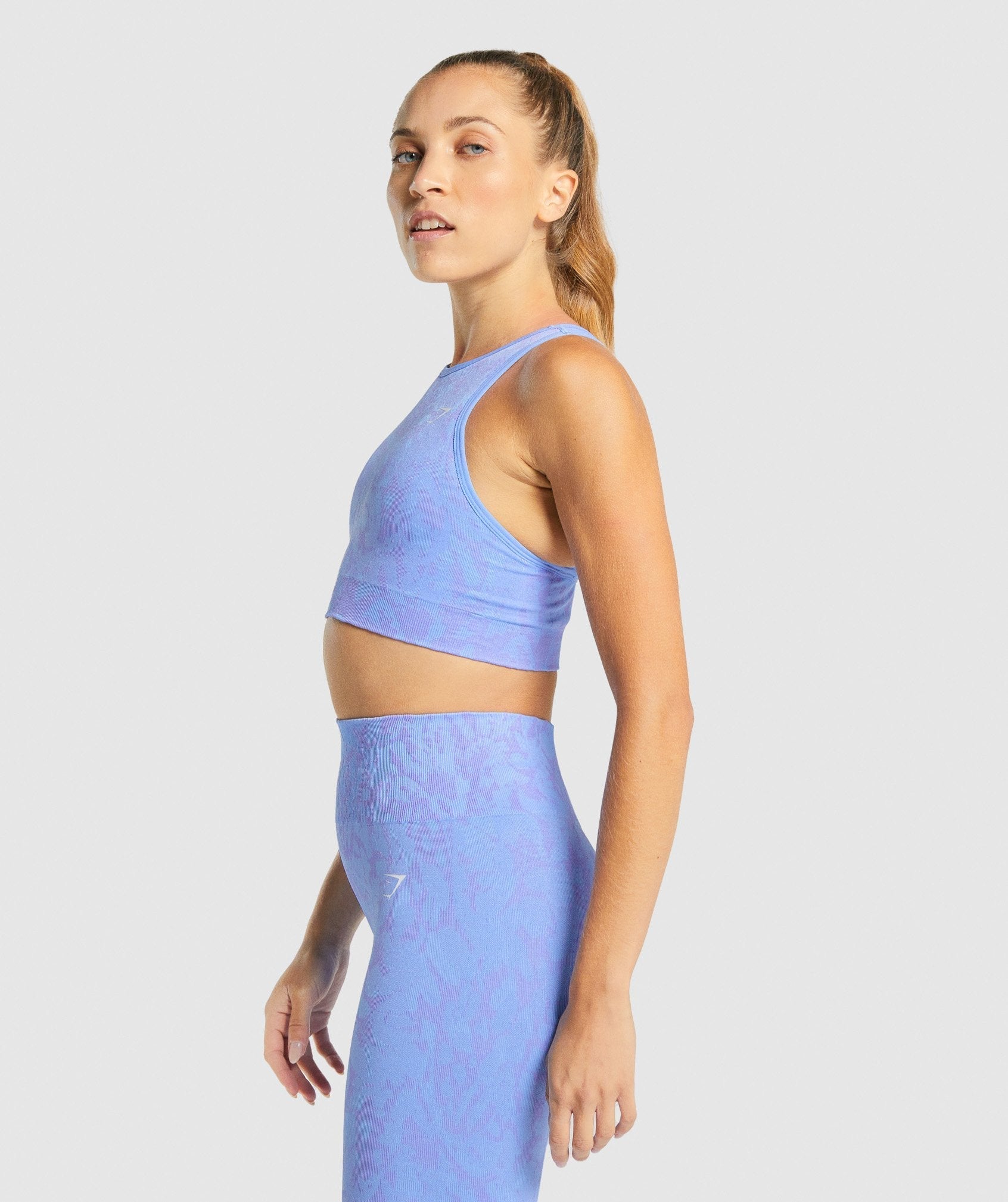 gymshark-adapt-animal-seamless-sports-bra-butterfly-light-blue