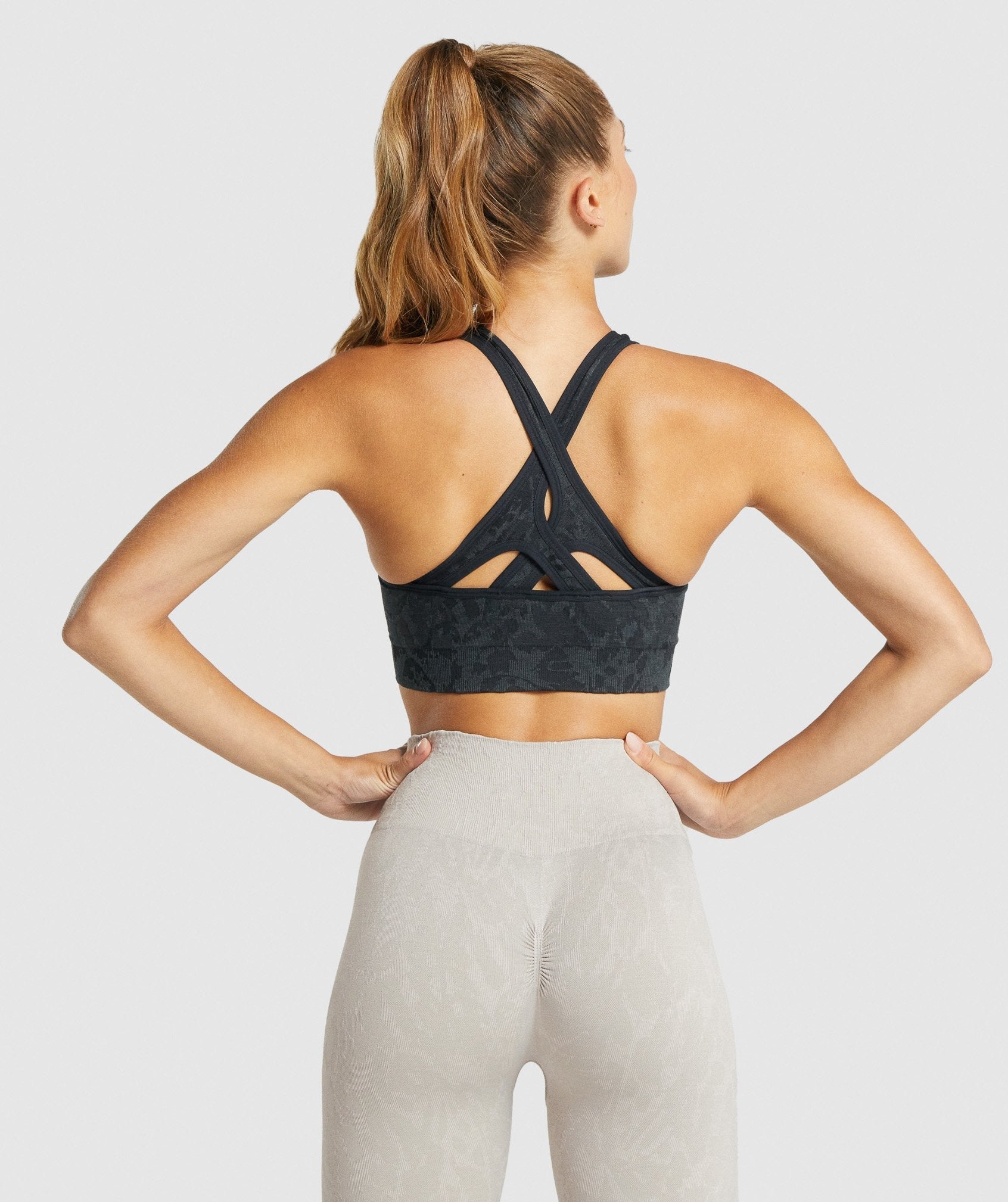 gymshark-adapt-animal-seamless-sports-bra-butterfly-black