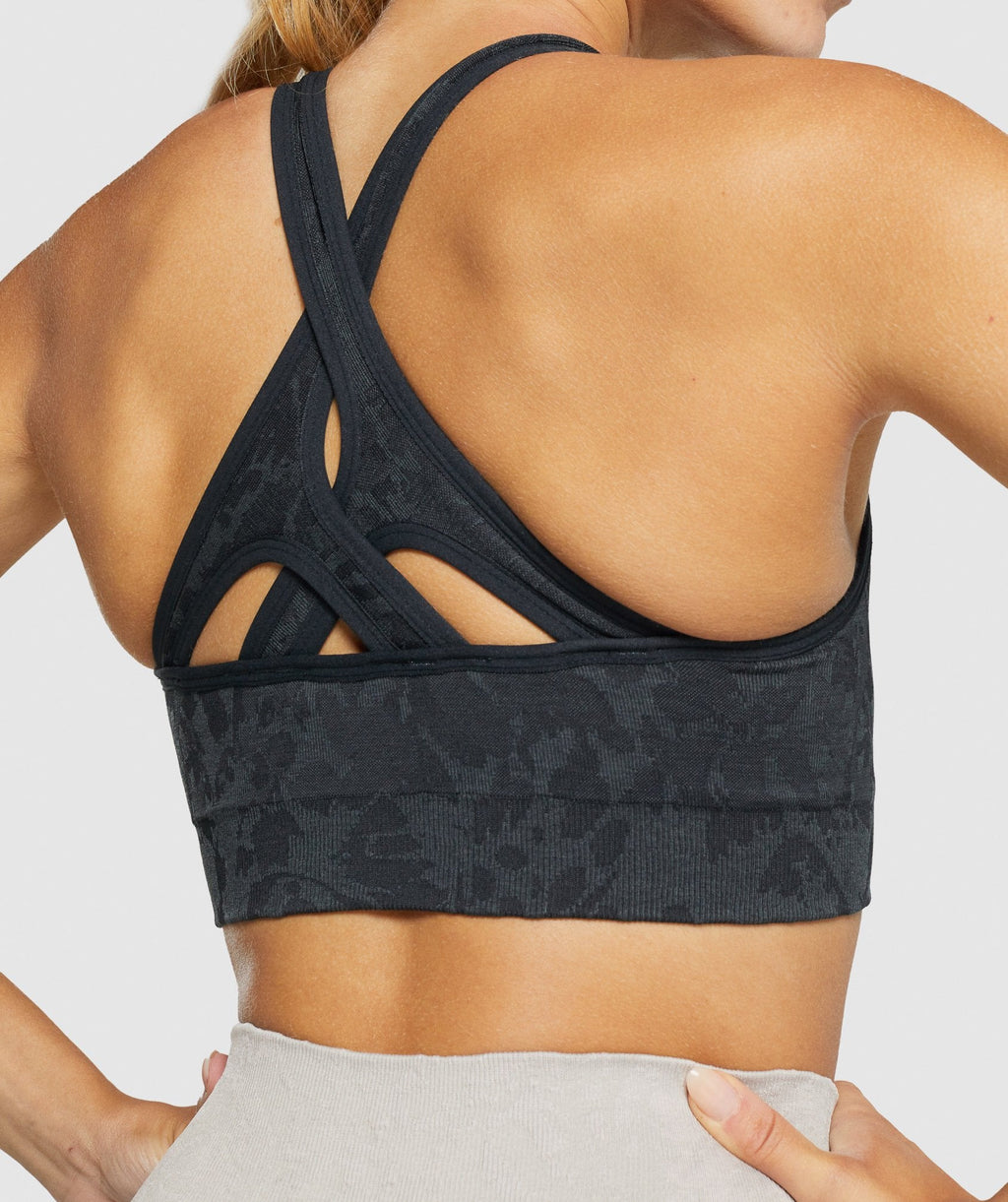 gymshark-adapt-animal-seamless-sports-bra-butterfly-black