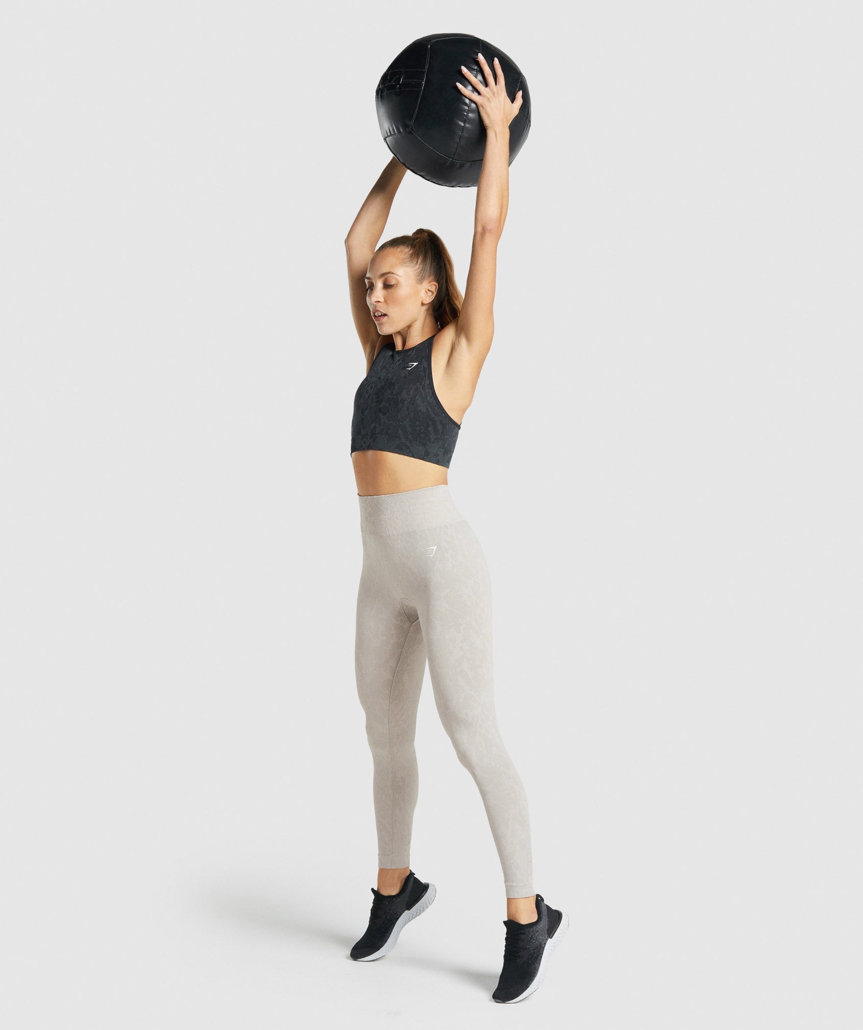 gymshark-adapt-animal-seamless-sports-bra-butterfly-black