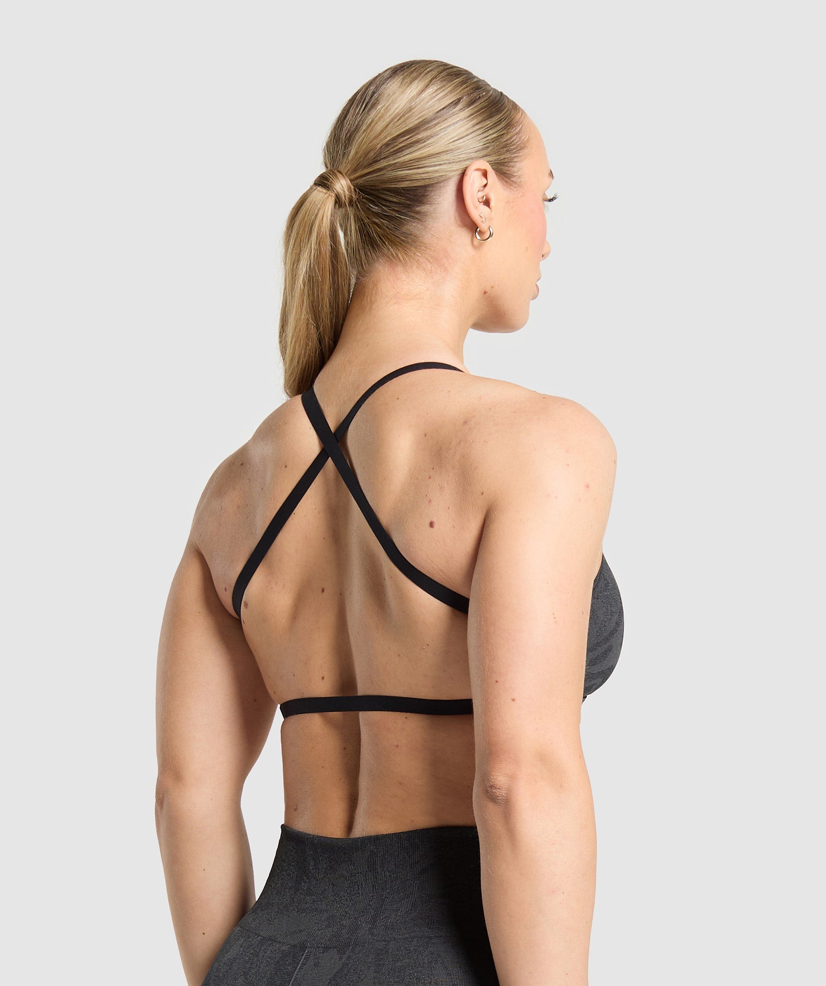 gymshark-adapt-camo-cross-back-sports-bra-asphalt-grey-black-ss25