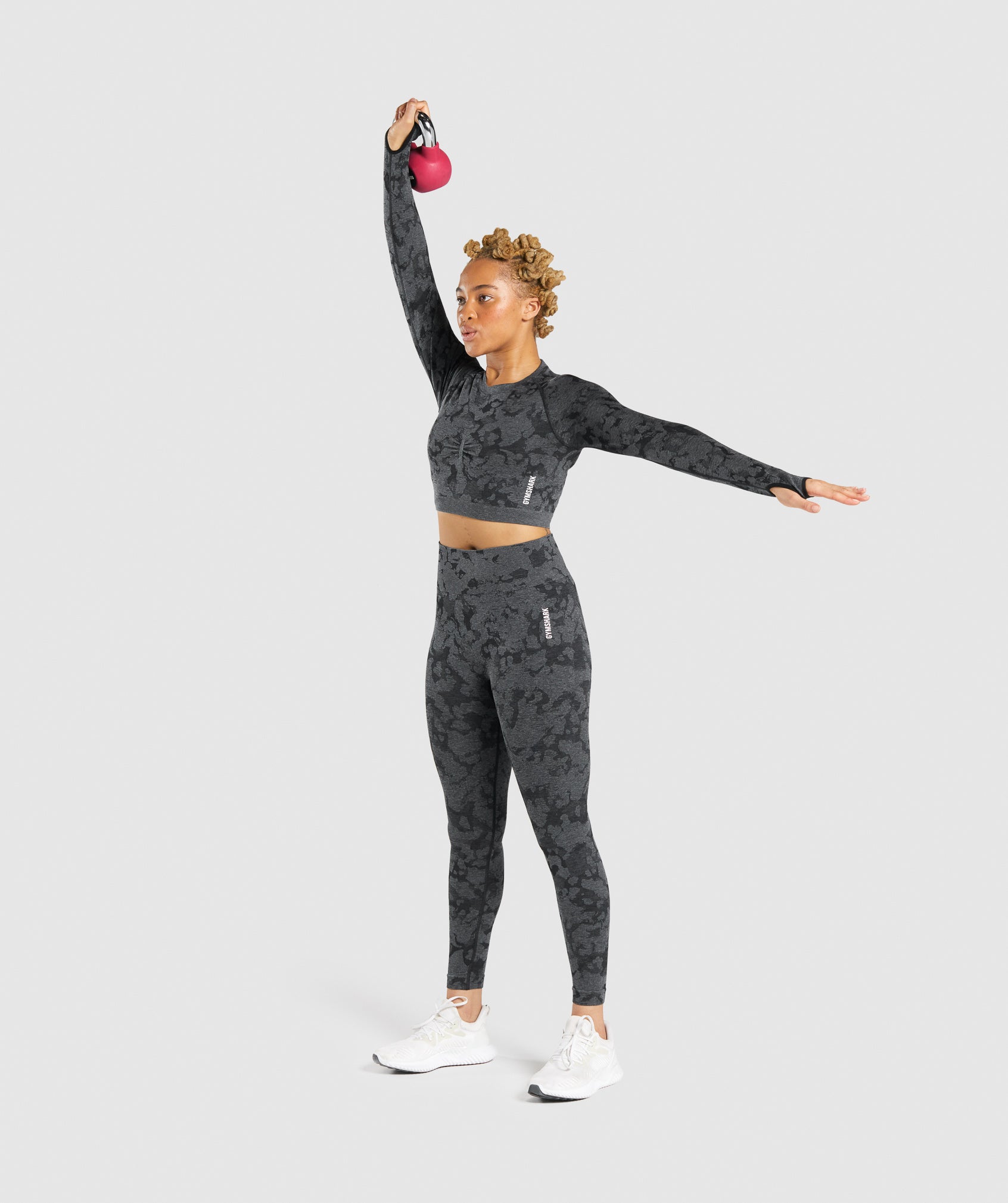 gymshark-adapt-camo-seamless-long-sleeve-crop-top-black