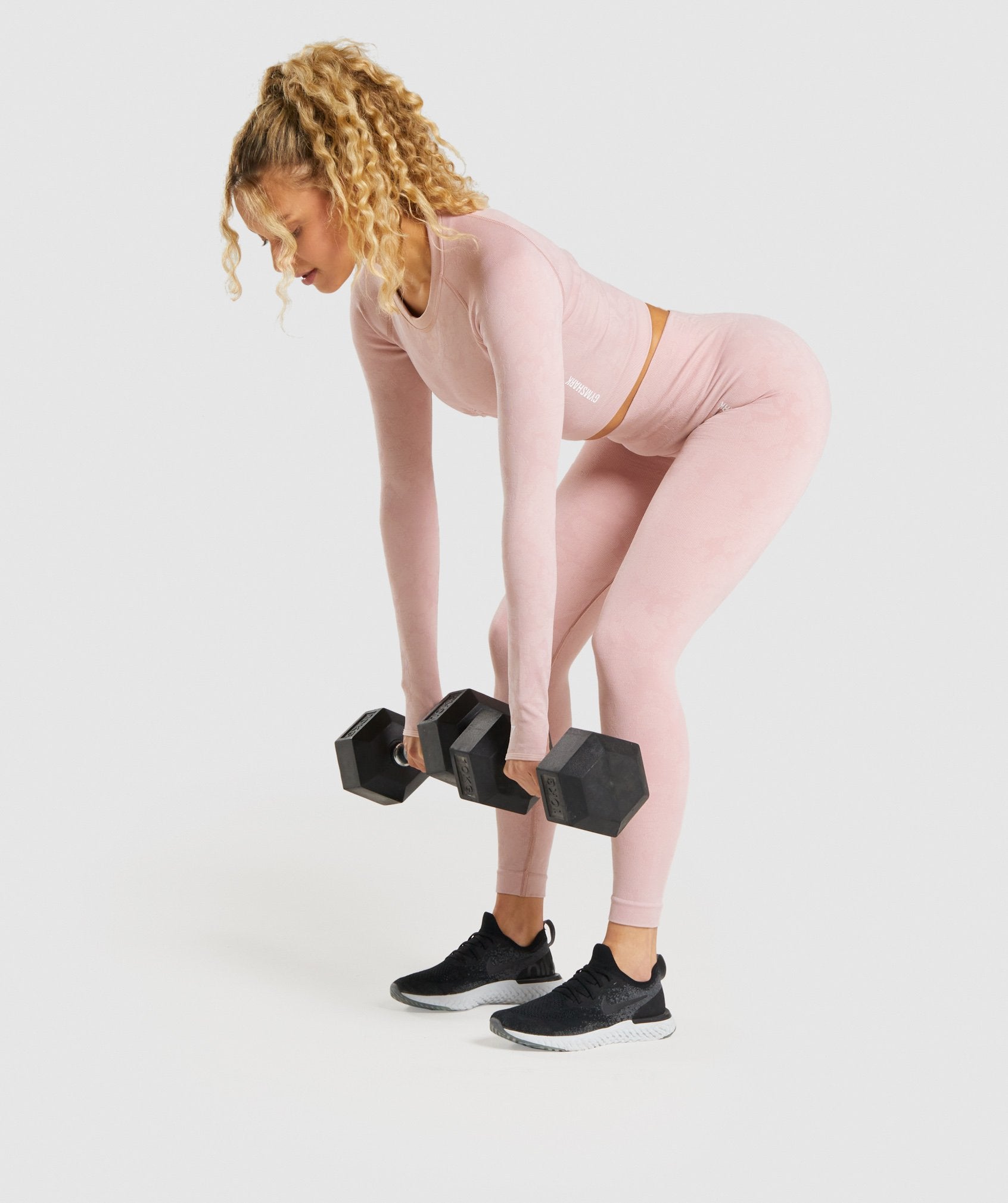 gymshark-adapt-camo-seamless-long-sleeve-crop-top-light-pink