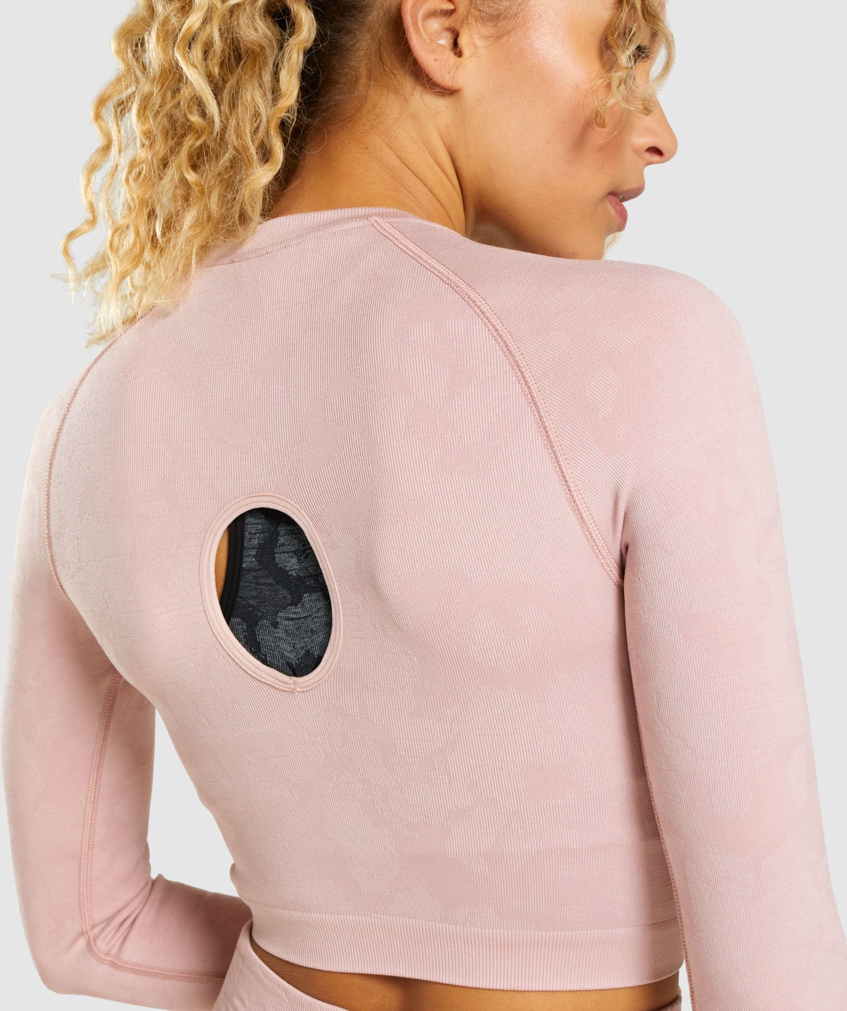 gymshark-adapt-camo-seamless-long-sleeve-crop-top-light-pink