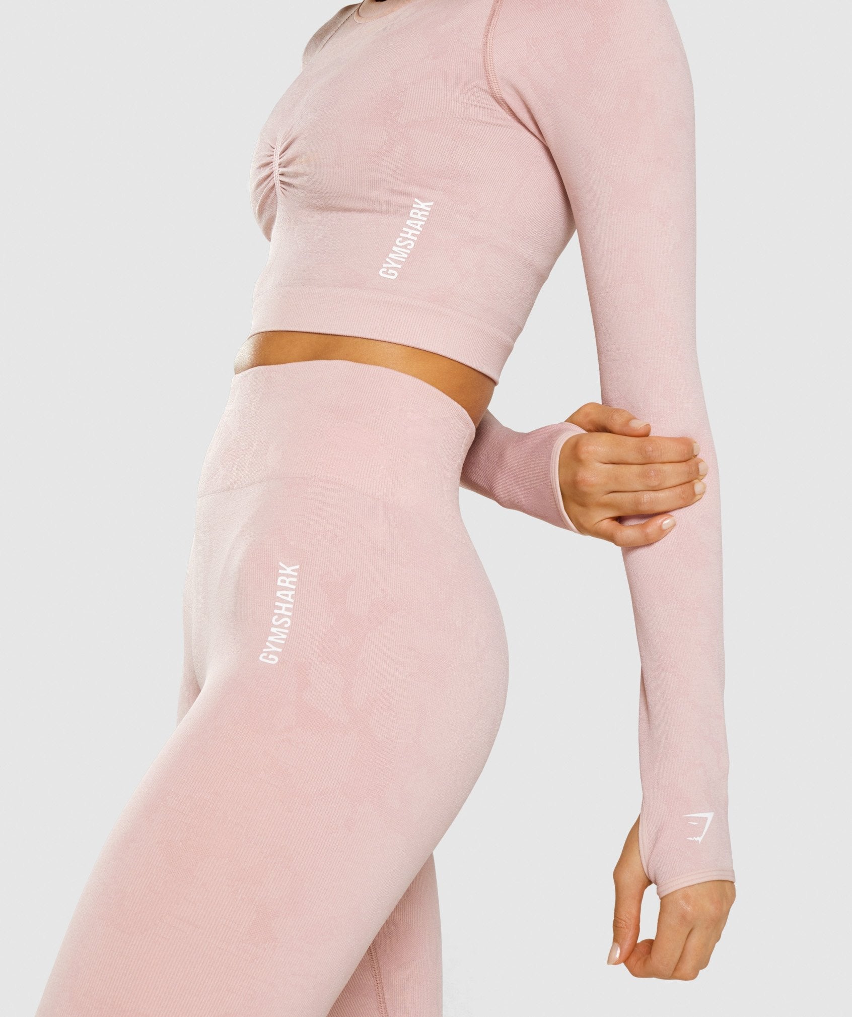 gymshark-adapt-camo-seamless-long-sleeve-crop-top-light-pink
