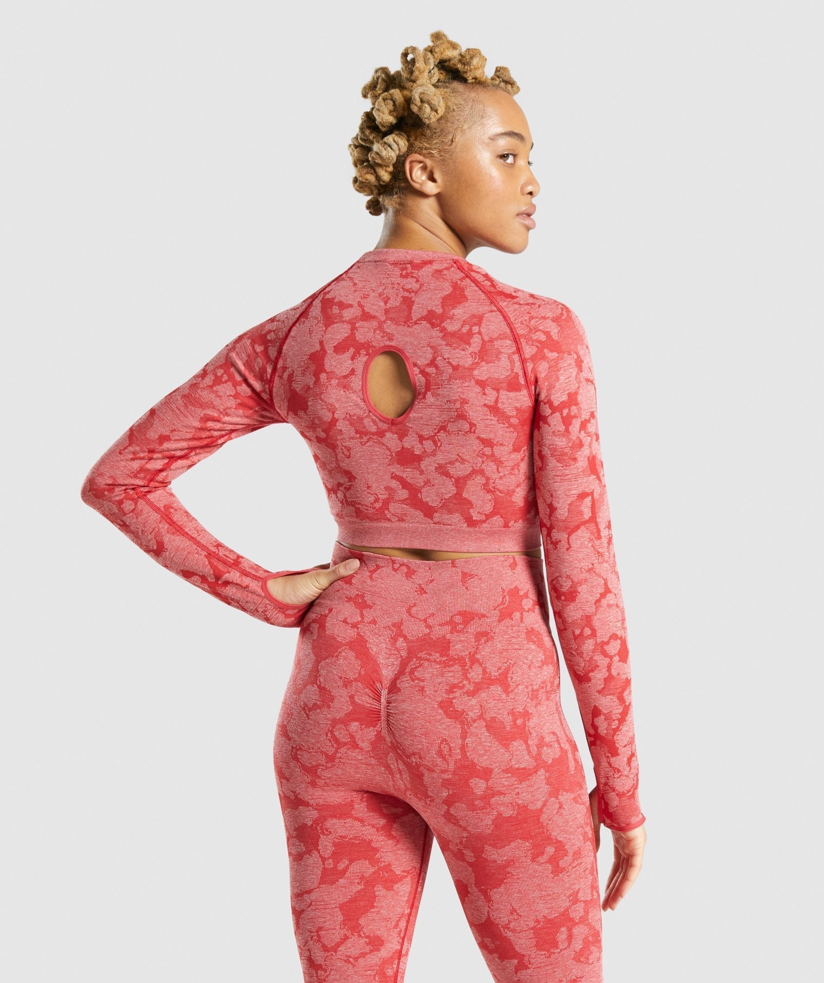 gymshark-adapt-camo-seamless-long-sleeve-crop-top-red