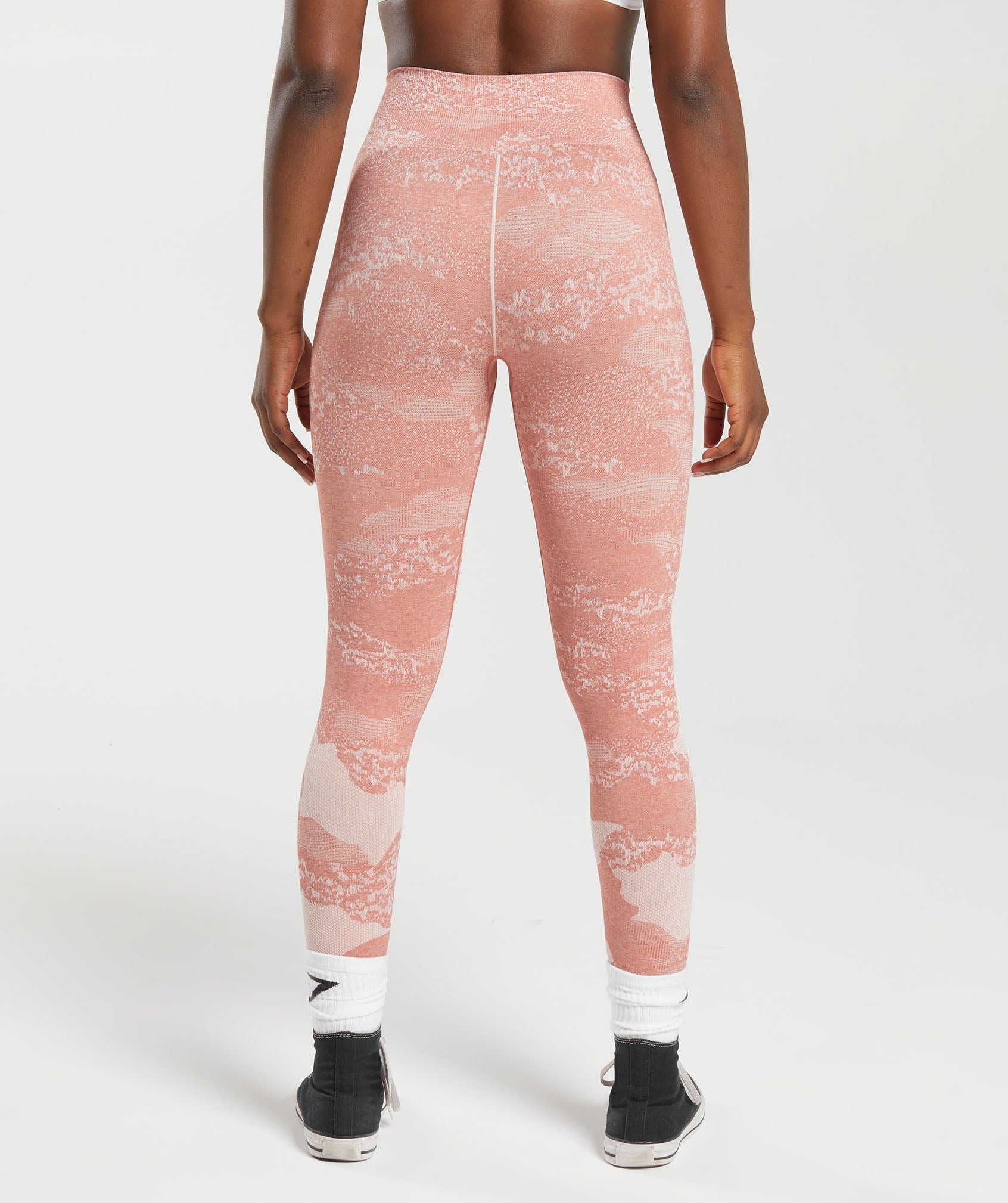 gymshark-adapt-camo-seamless-leggings-misty-pink-hazy-pink-ss23