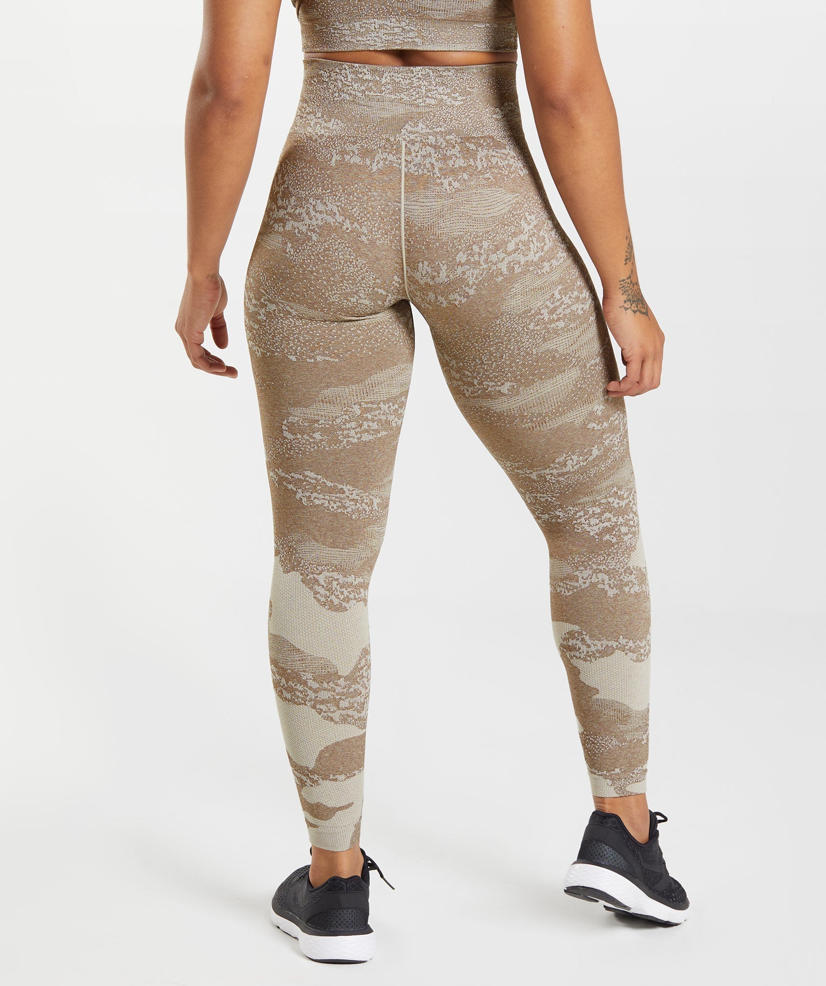 gymshark-adapt-camo-seamless-leggings-pebble-grey-soul-brown-aw22